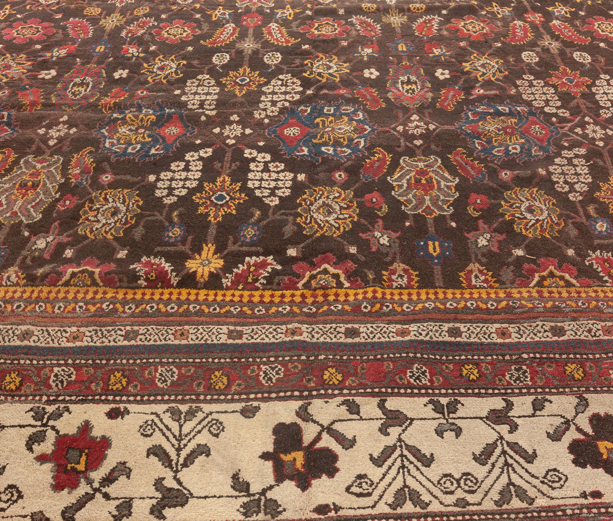 Vintage Indian Agra Handmade Wool Carpet For Sale 3