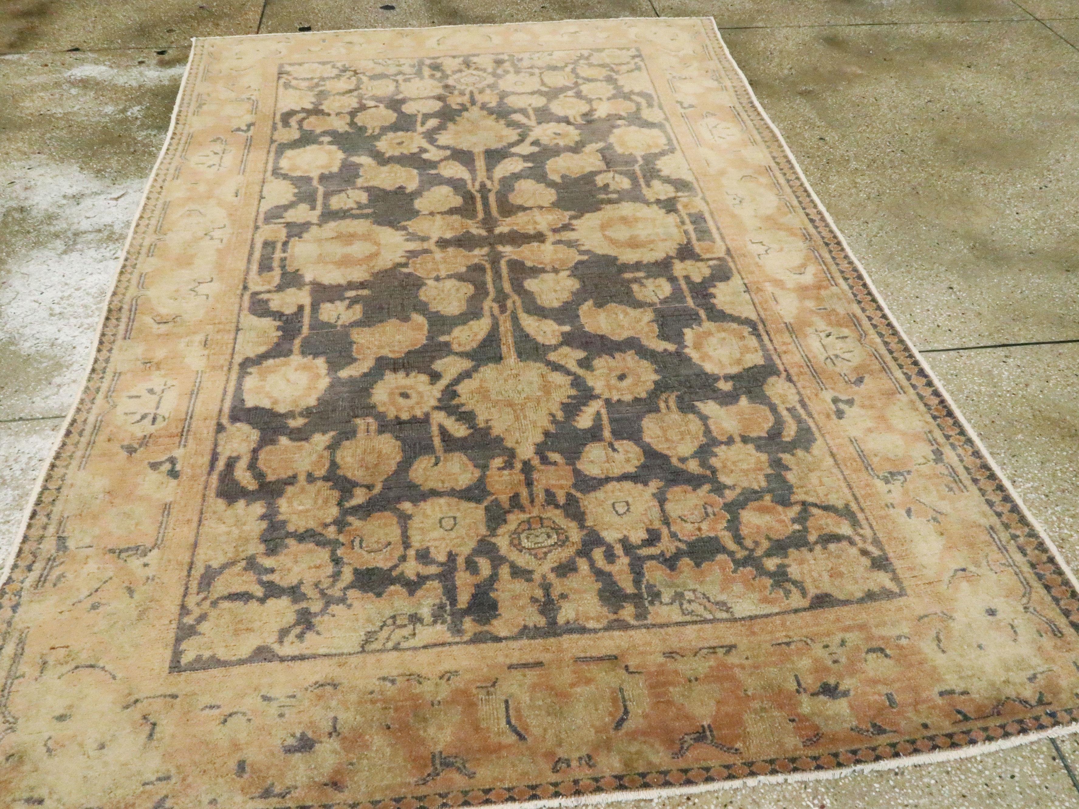 Vintage Indian Agra Rug In Good Condition For Sale In New York, NY