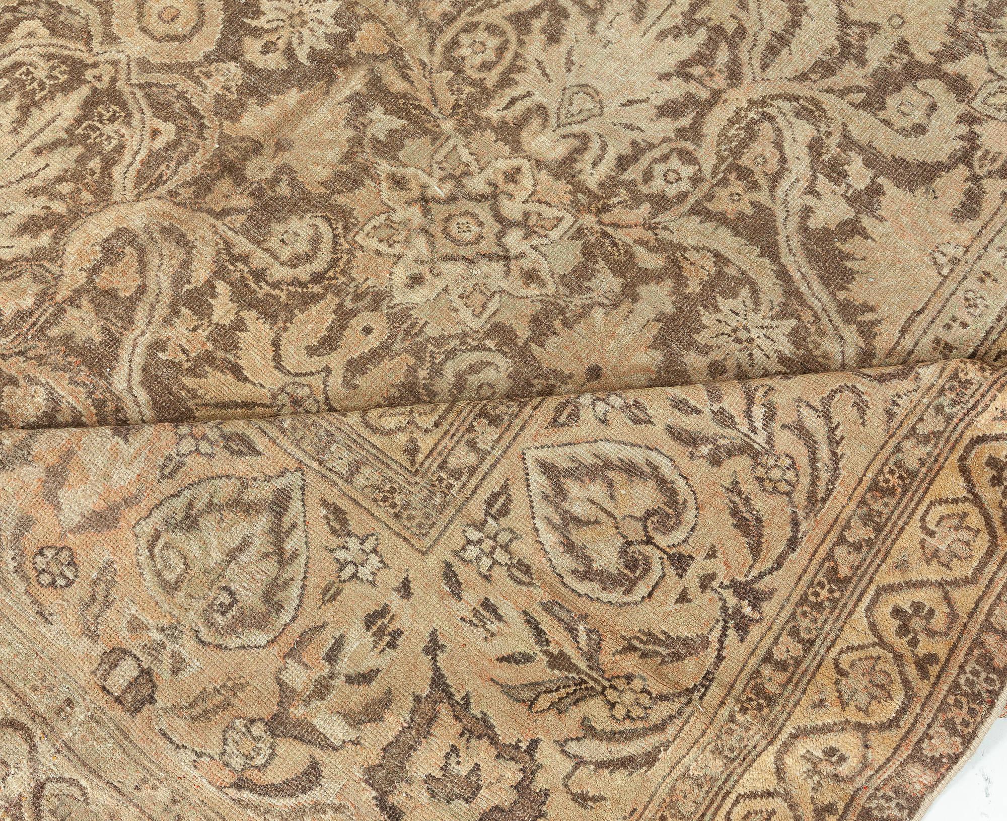 Vintage Indian Amritsar handmade wool carpet
Size: 12'6