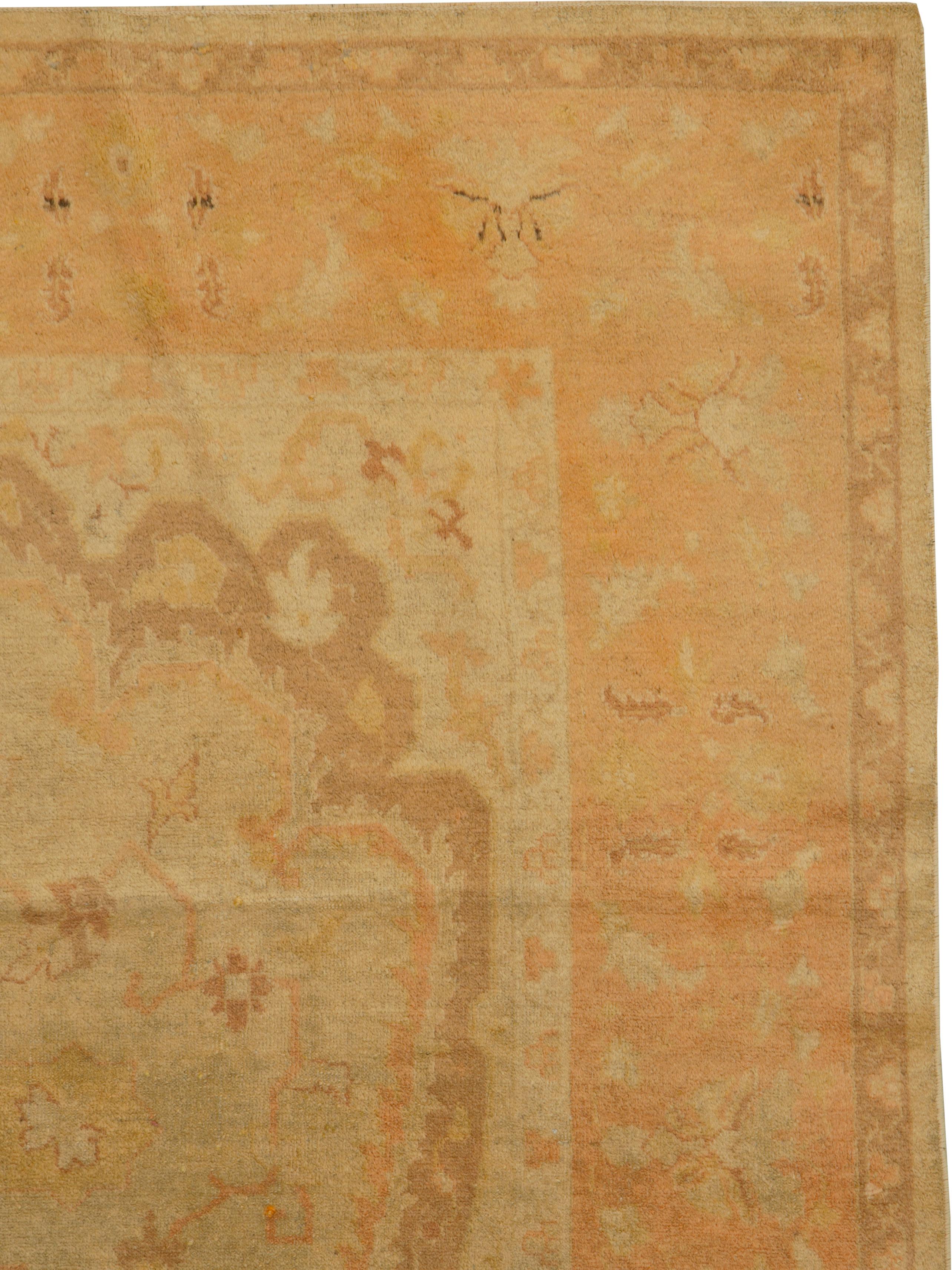 Ein alter indischer Amritsar-Teppich aus der Mitte des 20. Jahrhunderts.

Maße: 5' 6