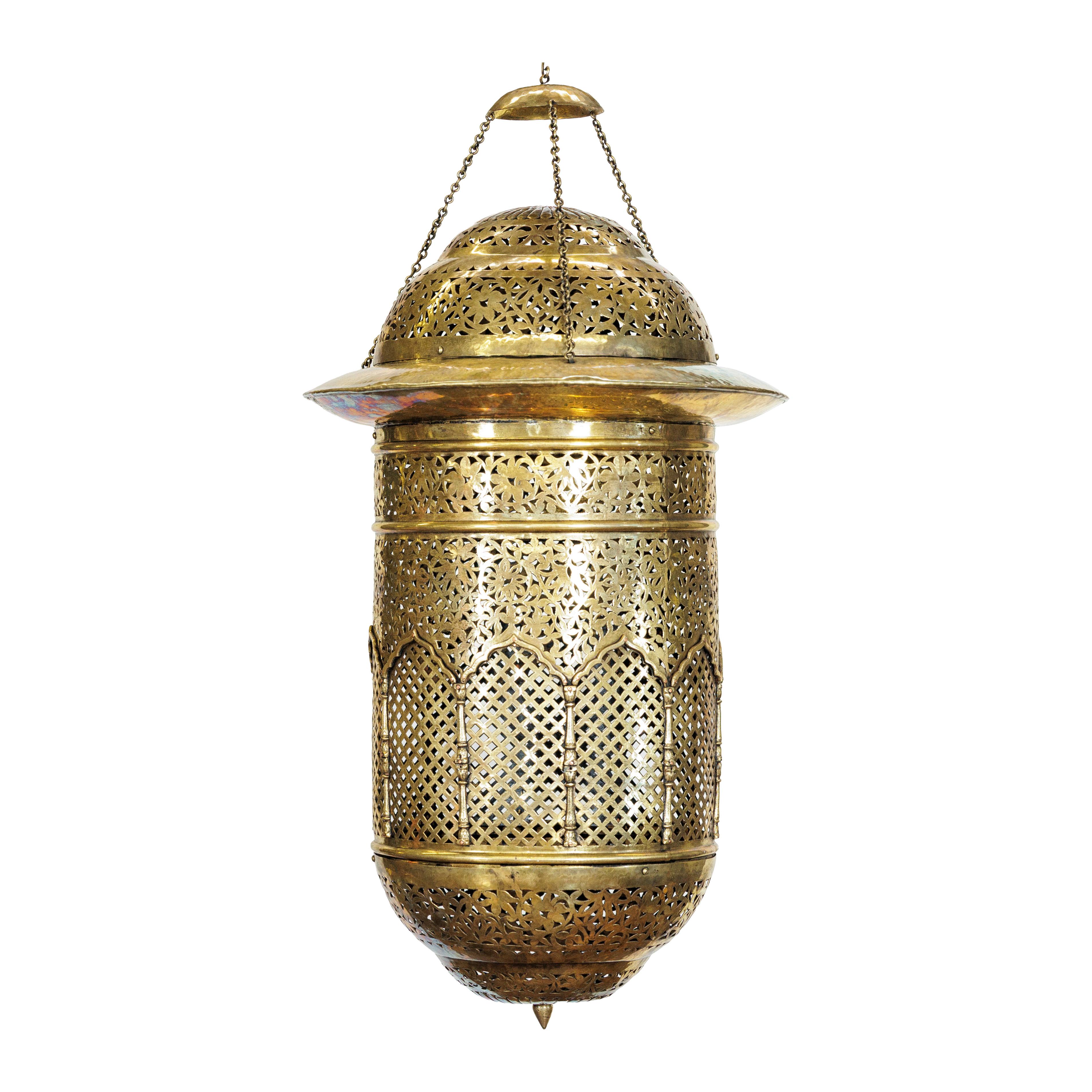 Vintage Indian Brass Hanging Lantern with Pierced Floral and Lattice Motifs en venta 11