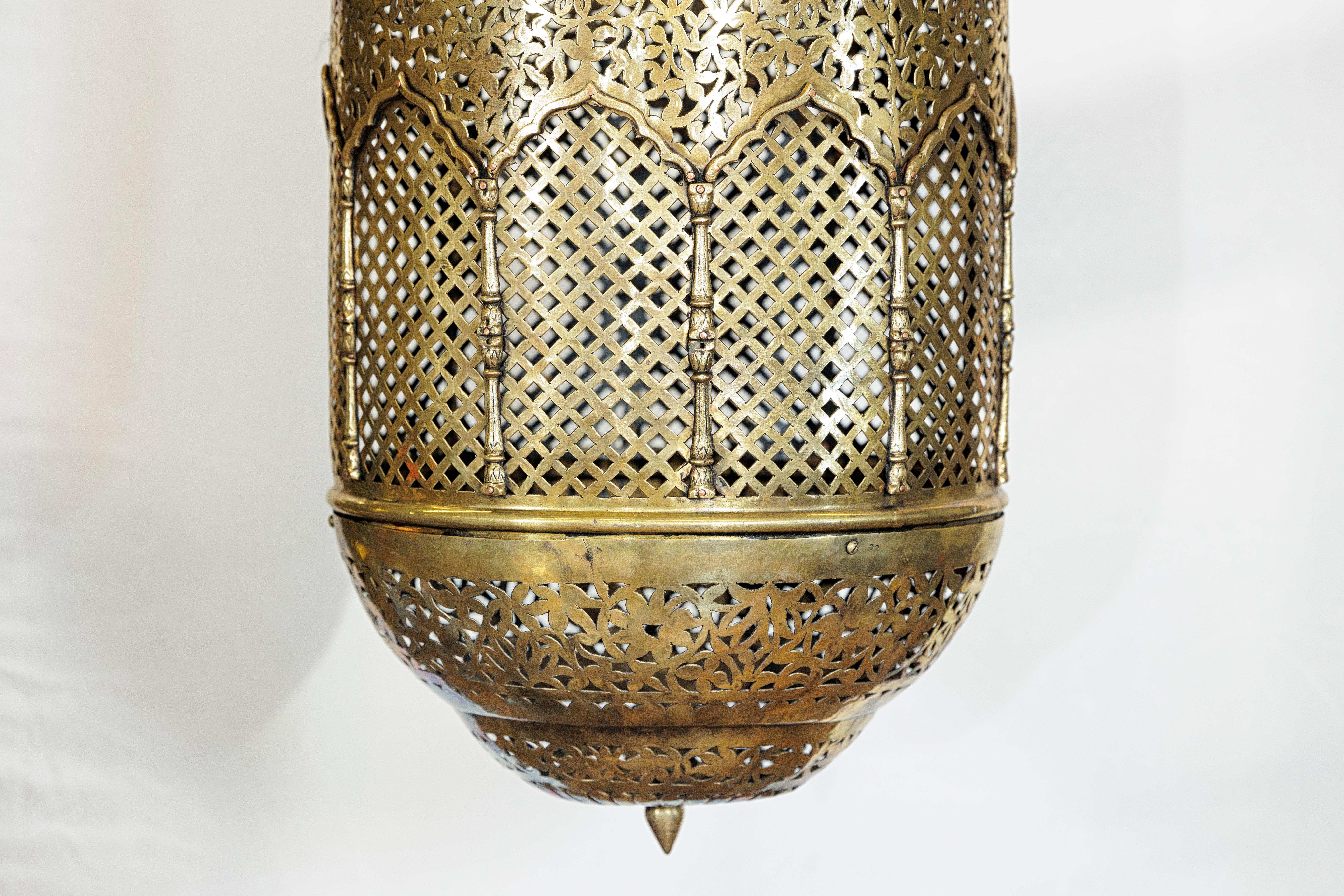 Vintage Indian Brass Hanging Lantern with Pierced Floral and Lattice Motifs en venta 3