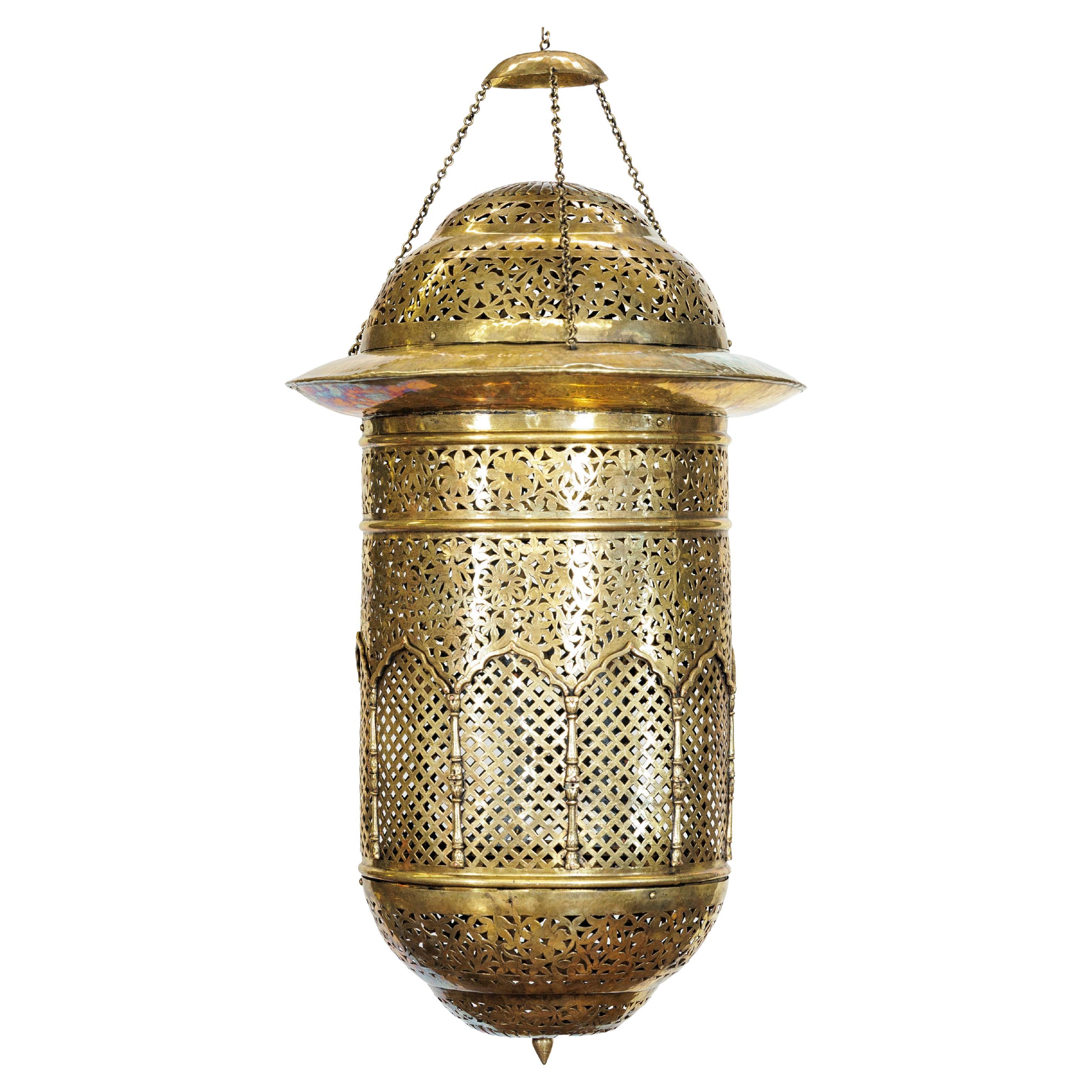 Vintage Indian Brass Hanging Lantern with Pierced Floral and Lattice Motifs en venta