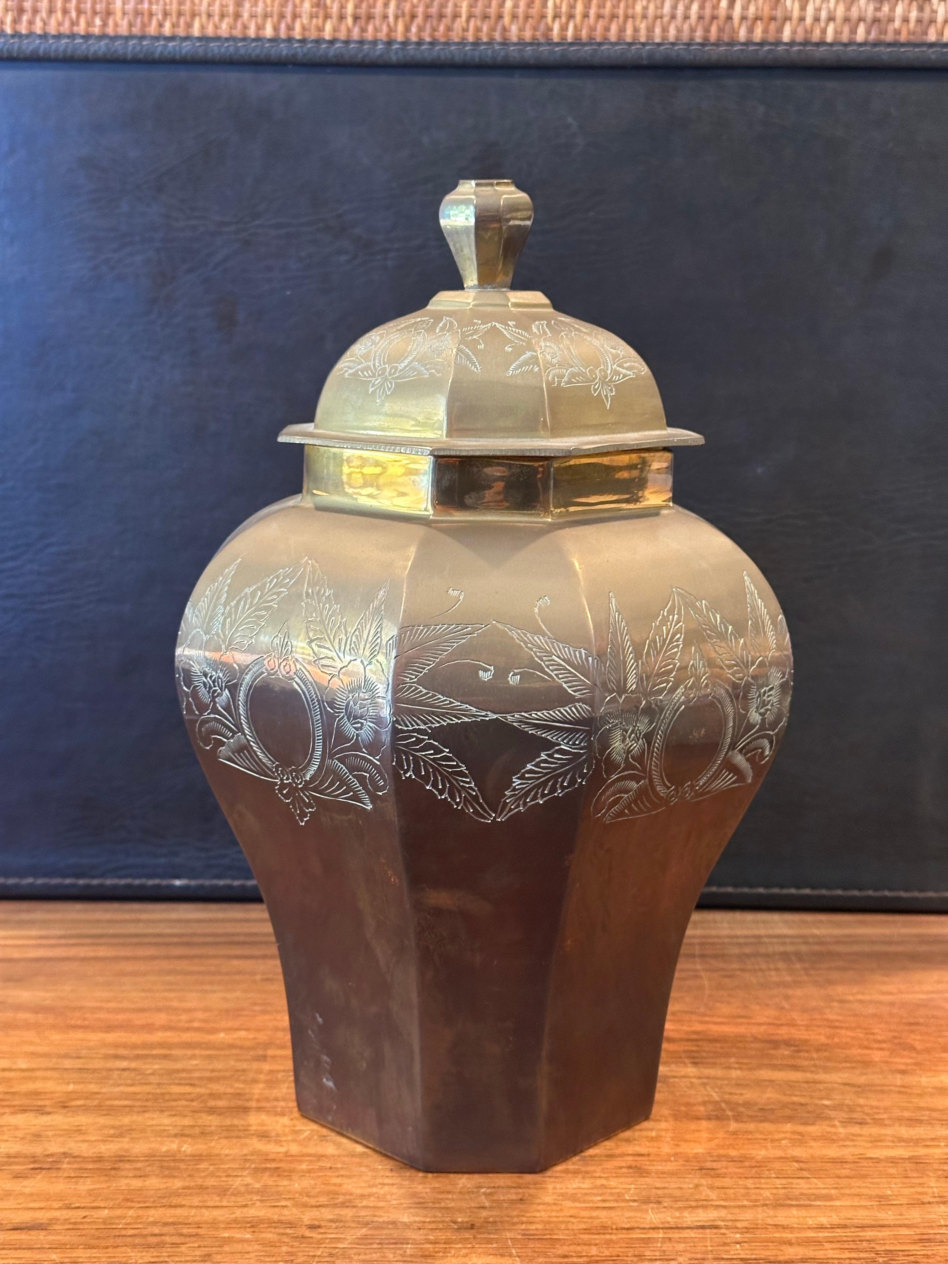 Vintage Indische Urne mit Deckel aus Messing im Angebot 3