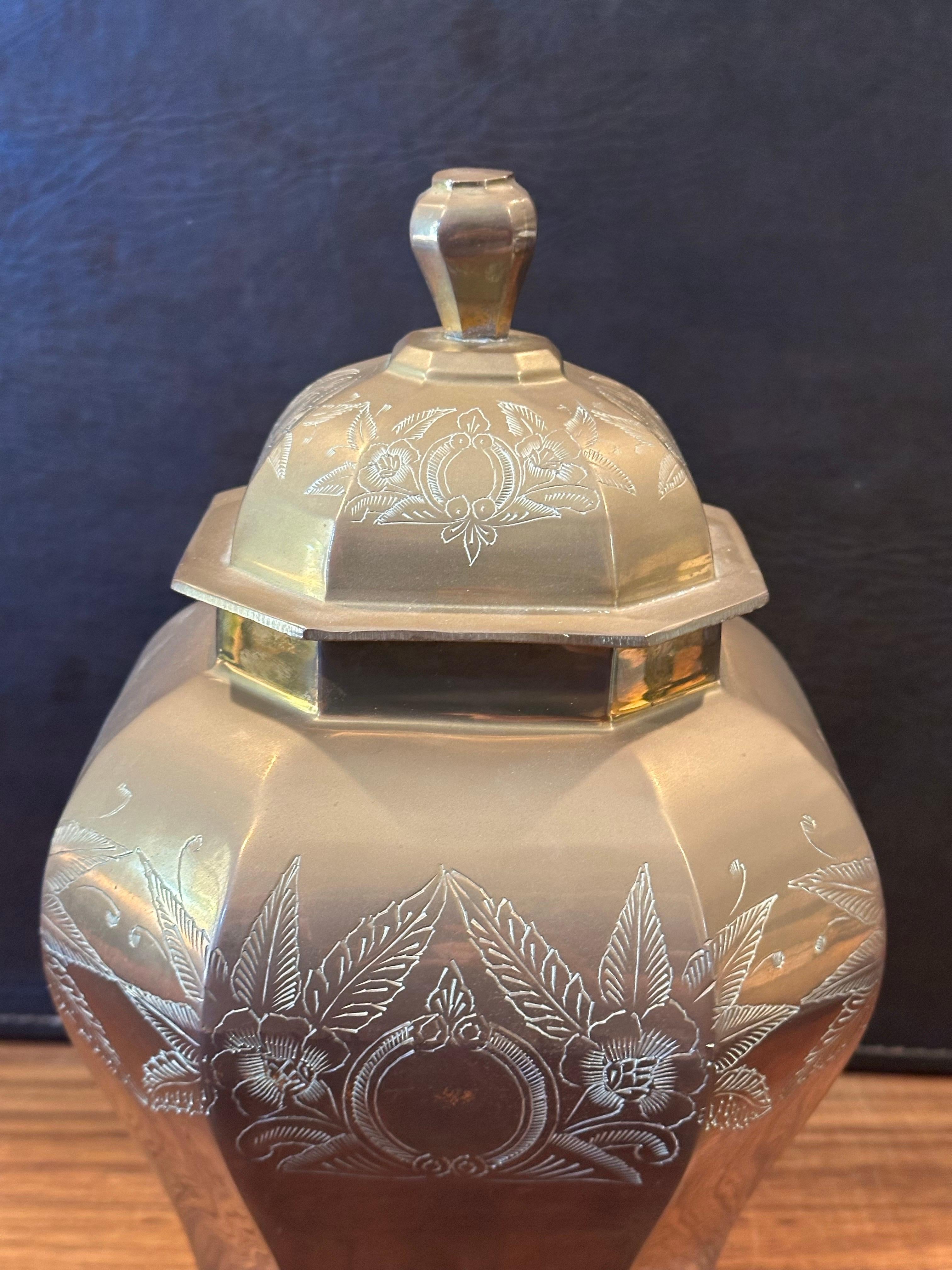 Vintage Indische Urne mit Deckel aus Messing im Angebot 4