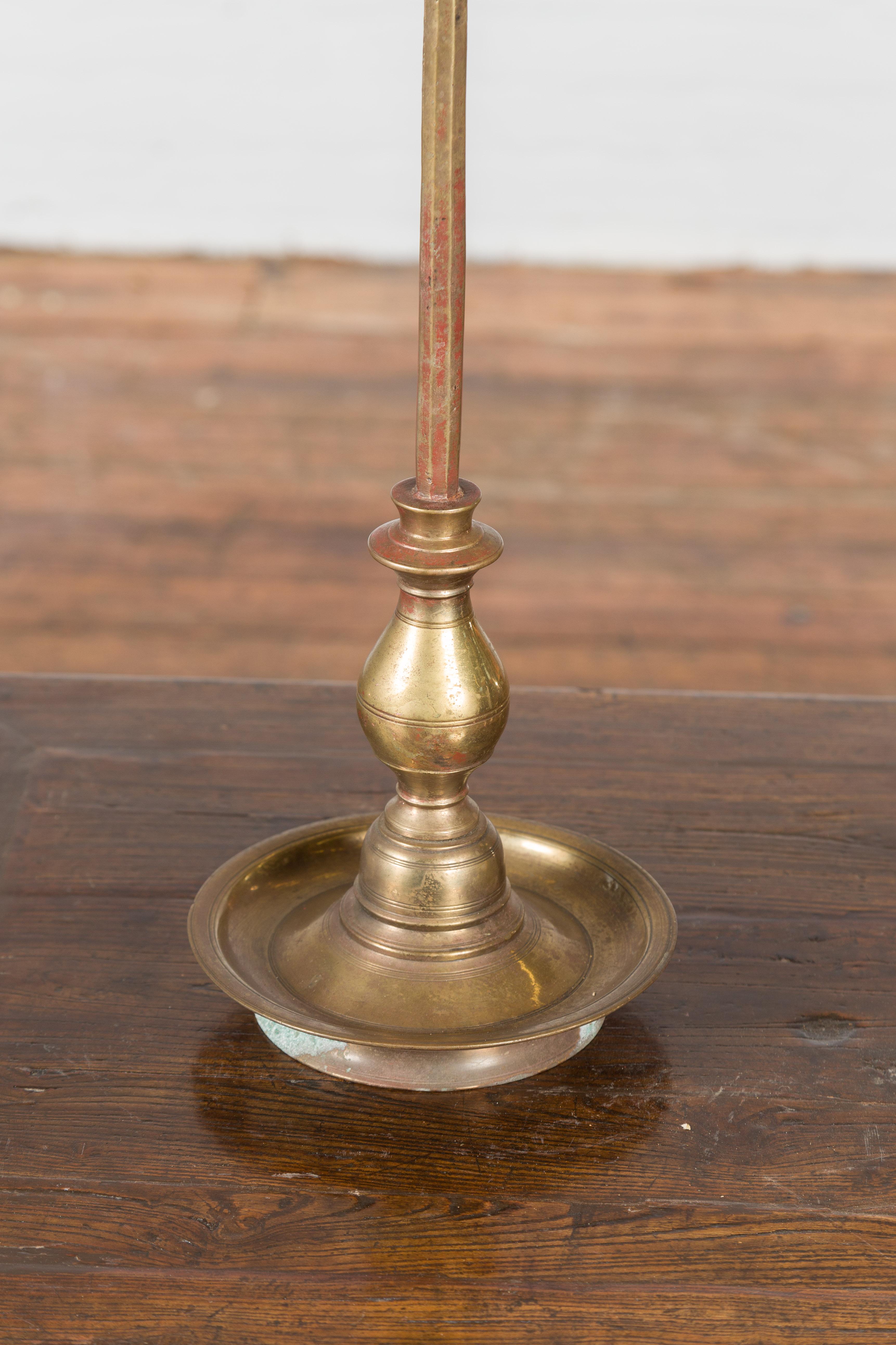 Indischer Vintage-Kerzenständer aus Messing im Angebot 2