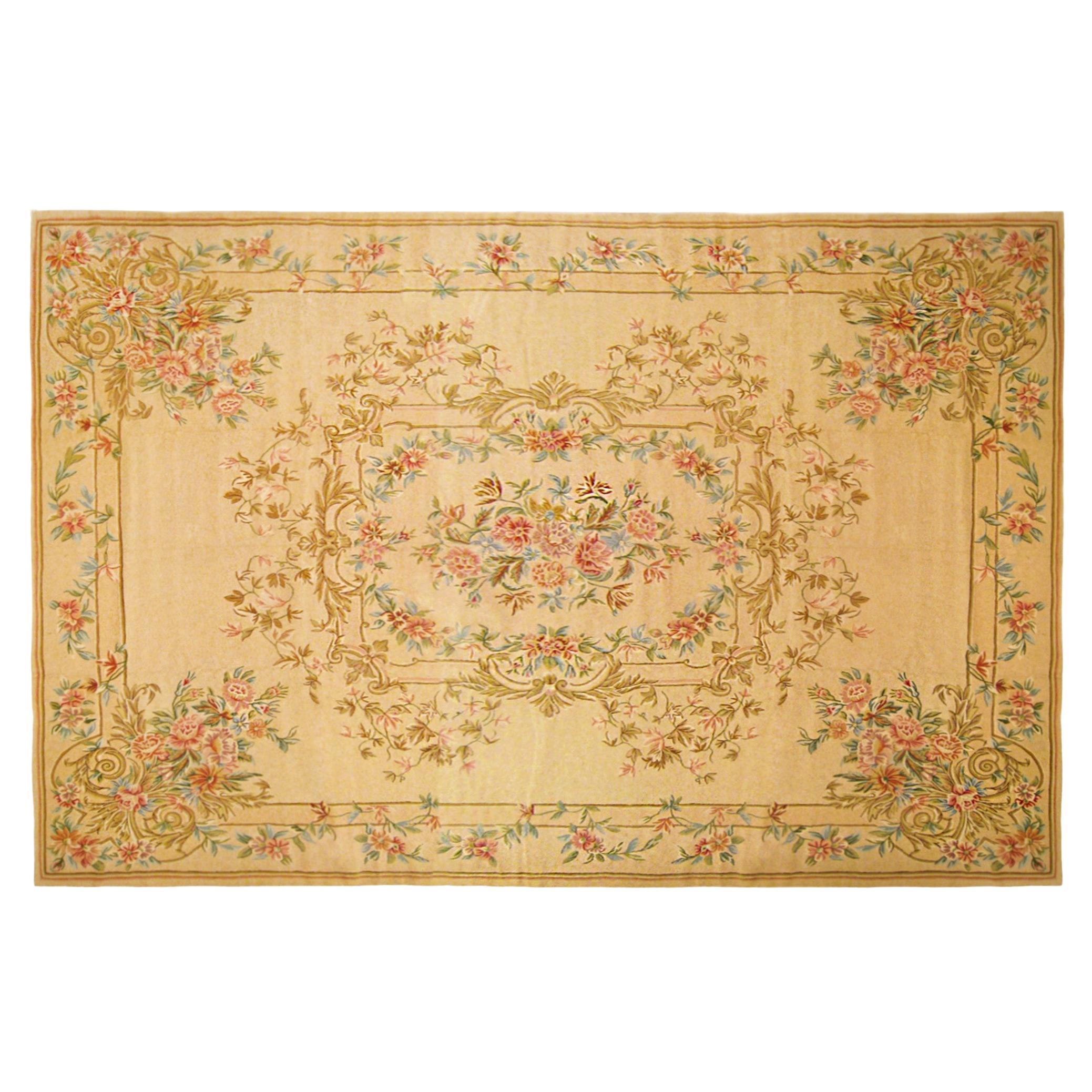 Indischer Vintage-Teppich mit Kettenstich, in Zimmergre, mit Medaillon und Blumen  im Angebot