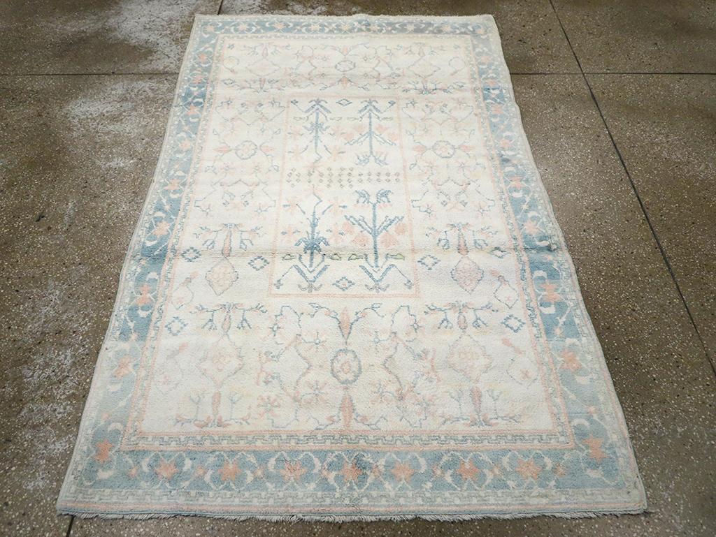 A vintage Indian cotton Agra from the mid-20th century.