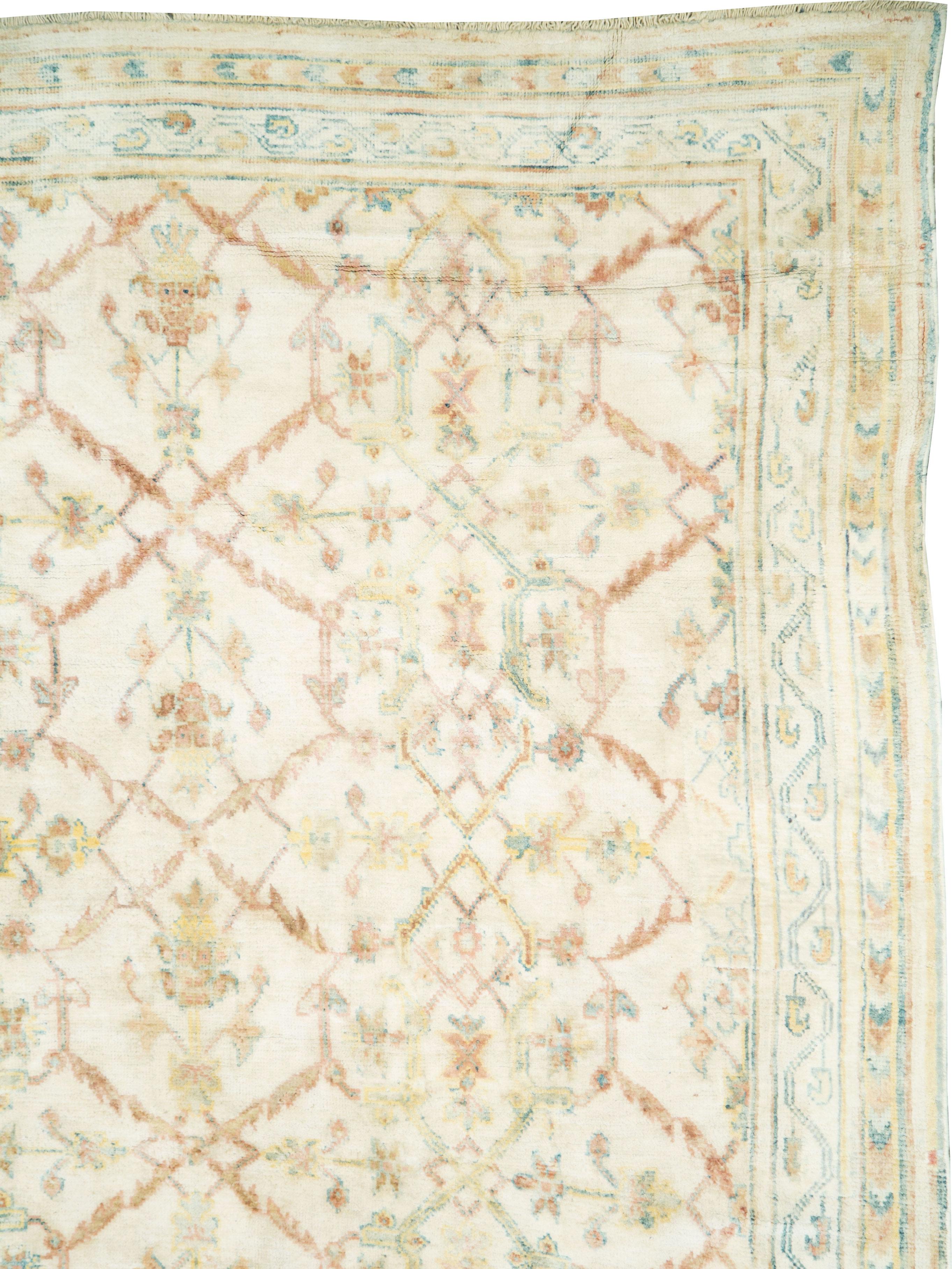 Vintage Indian Cotton Agra Carpet In Good Condition In New York, NY