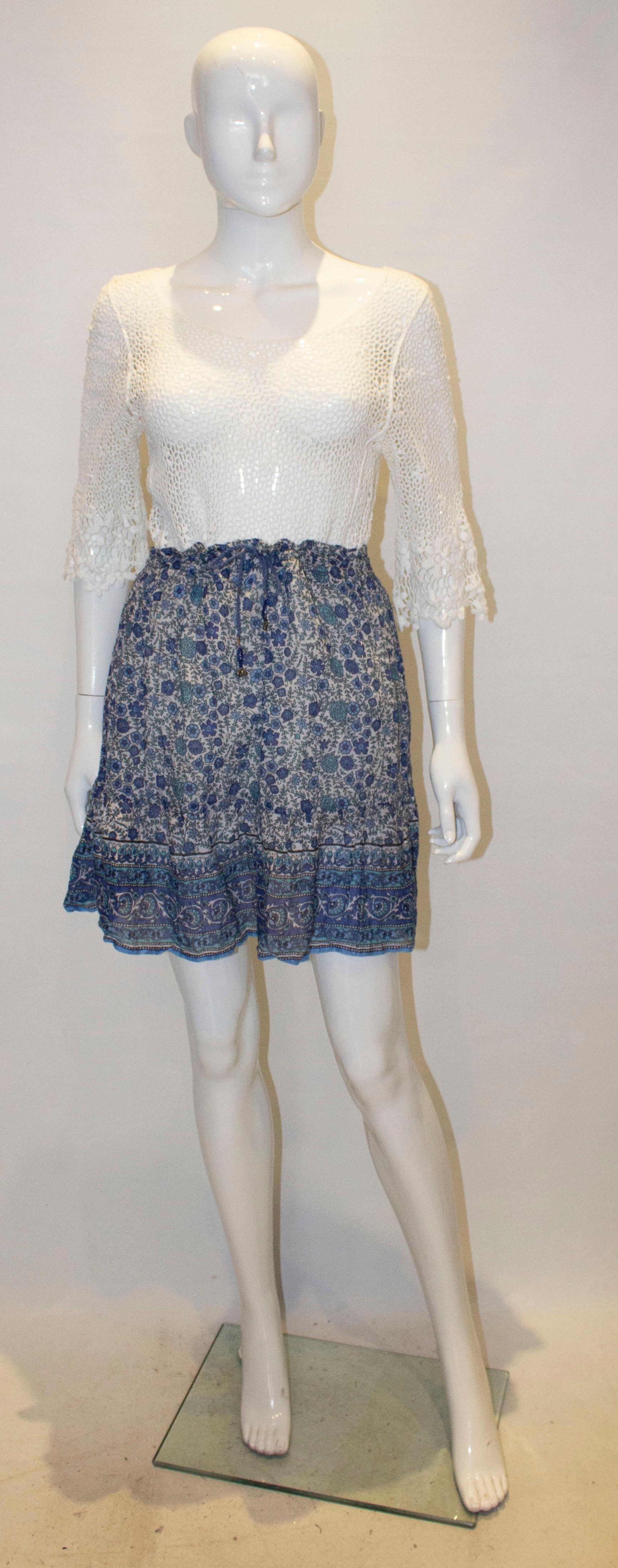 A fun vintage cotton skirt for Spring /Summer. The skirt is in a blue and turquoise print with frill at the hem , and is fully lined. It has a drawstring waist and measures 25- 28'' , length 20''