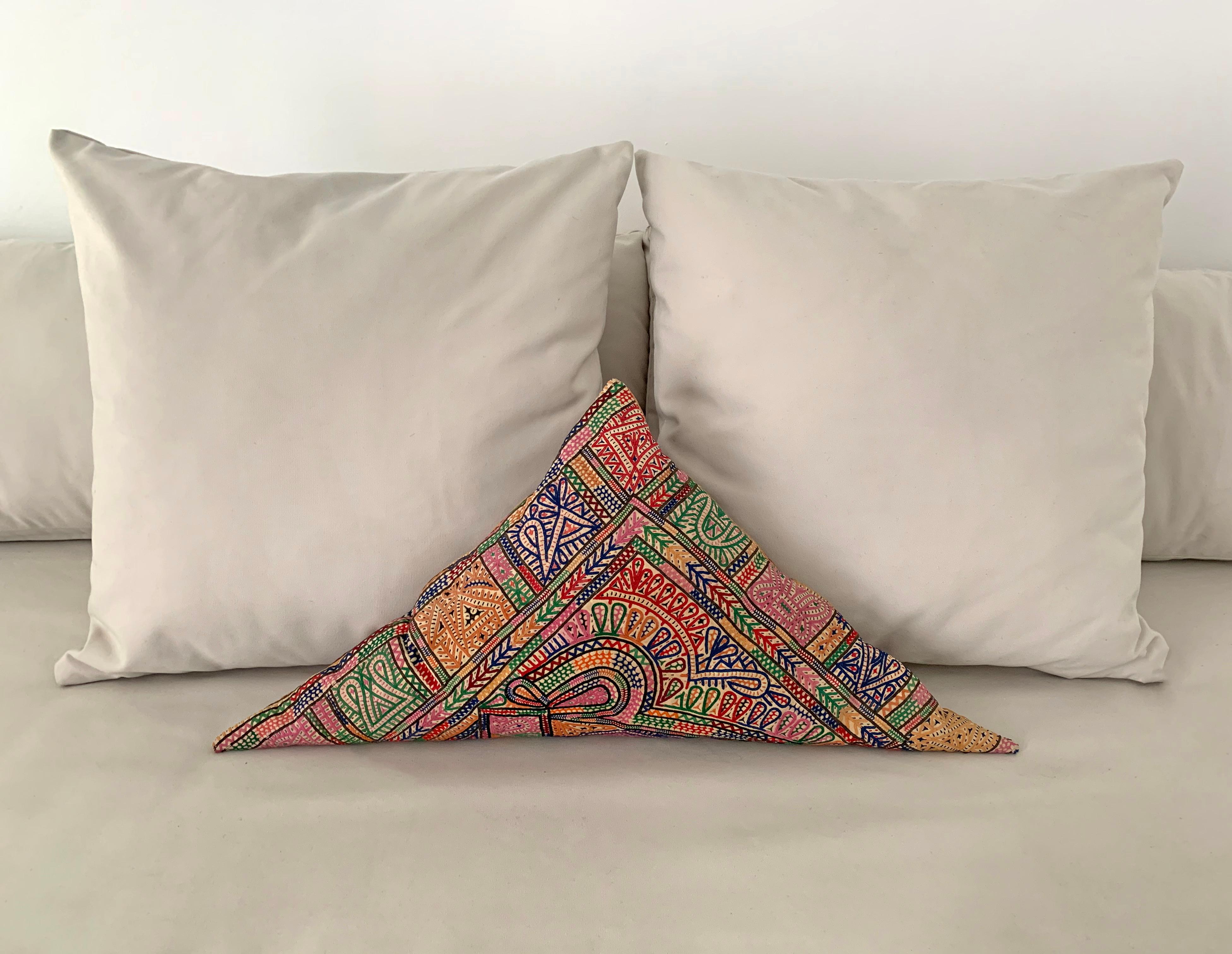 This vintage pillow features colourful embroidery and was made using vintage Indian fabric. It features a zip on the side to remove/clean the pillow insert. 

Size: Height 36cm x Width 79cm x Depth 9cm.