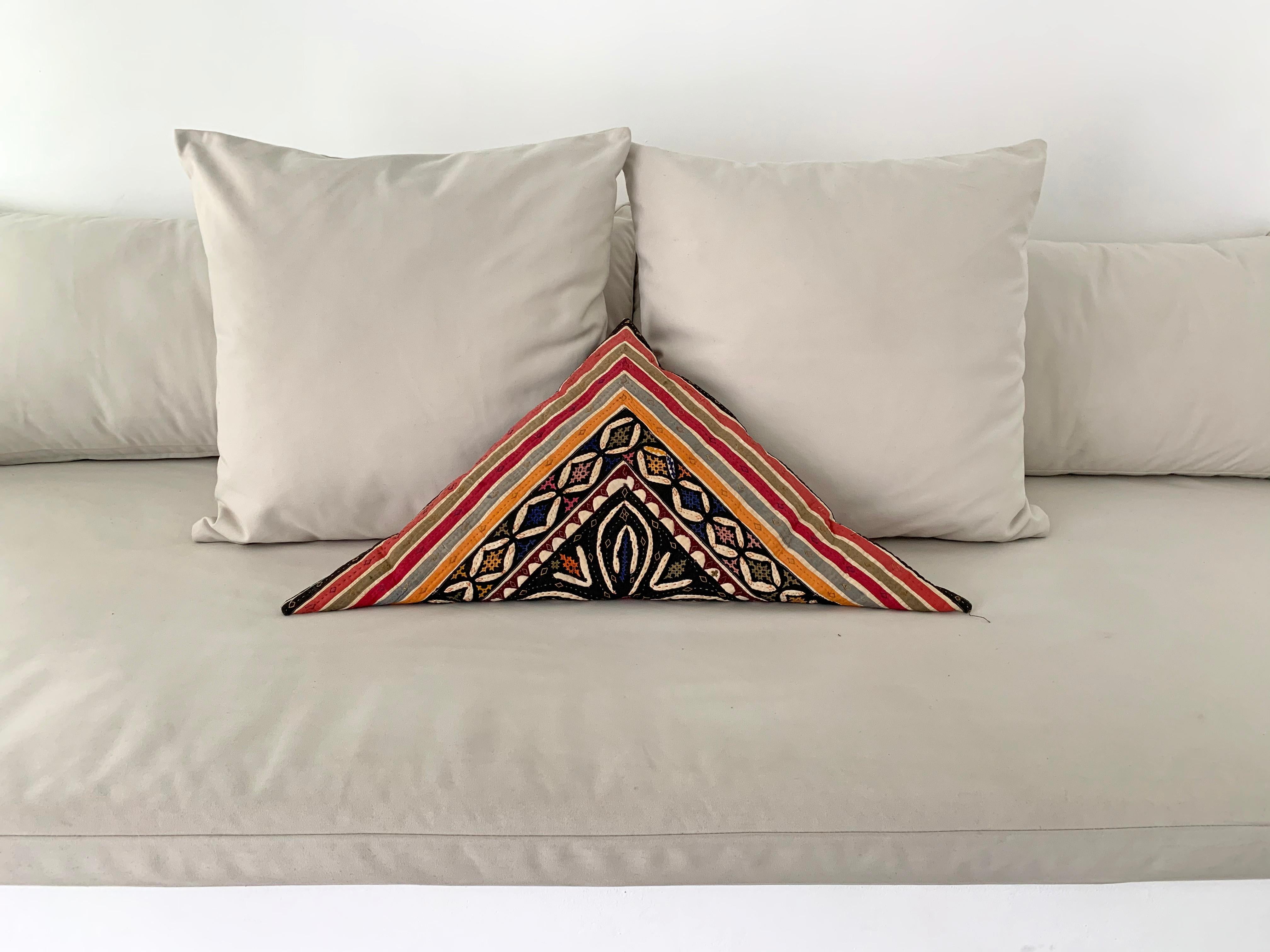This vintage pillow features colourful embroidery and was made using vintage Indian fabric. It features a zip on the side to remove/clean the pillow insert. 

Size: Height 39cm x Width 84cm x Depth 9cm.