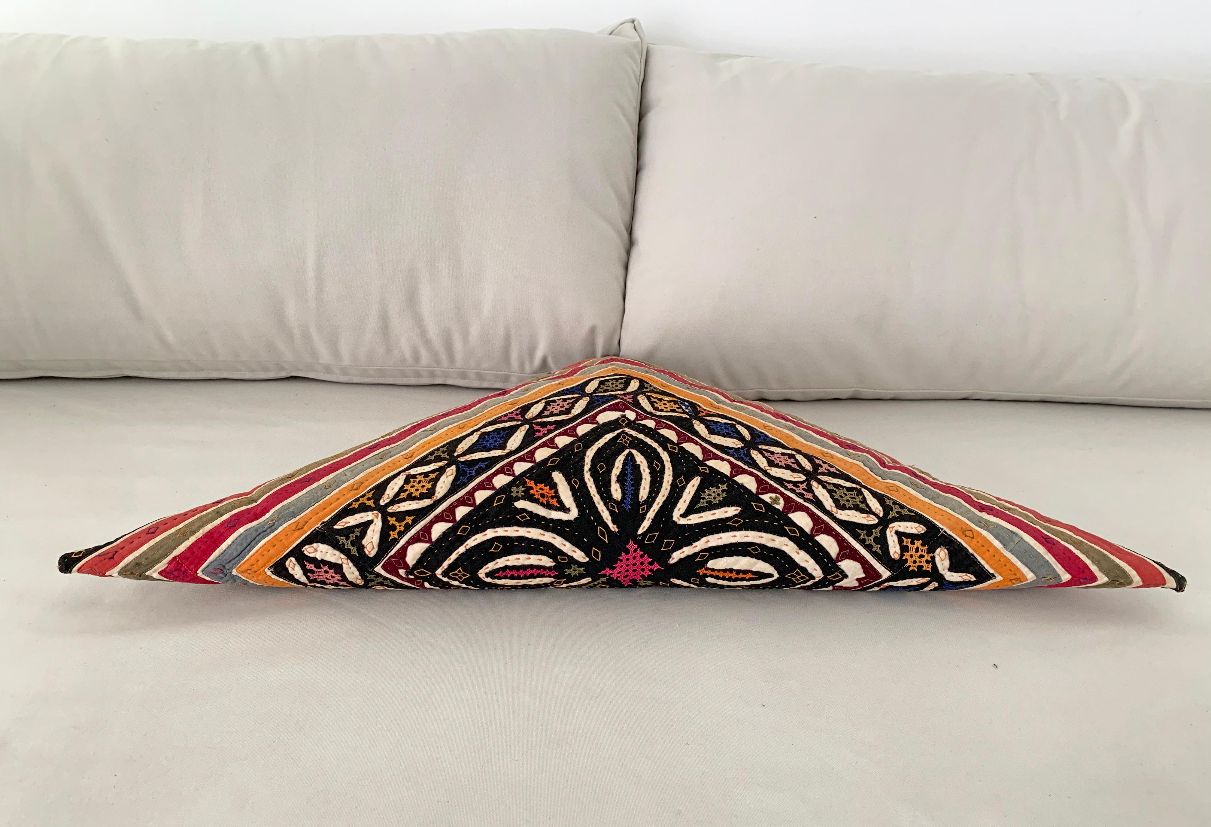 Vintage Indian Decorative Pillow with Colourful Embroidery In Good Condition In Jimbaran, Bali