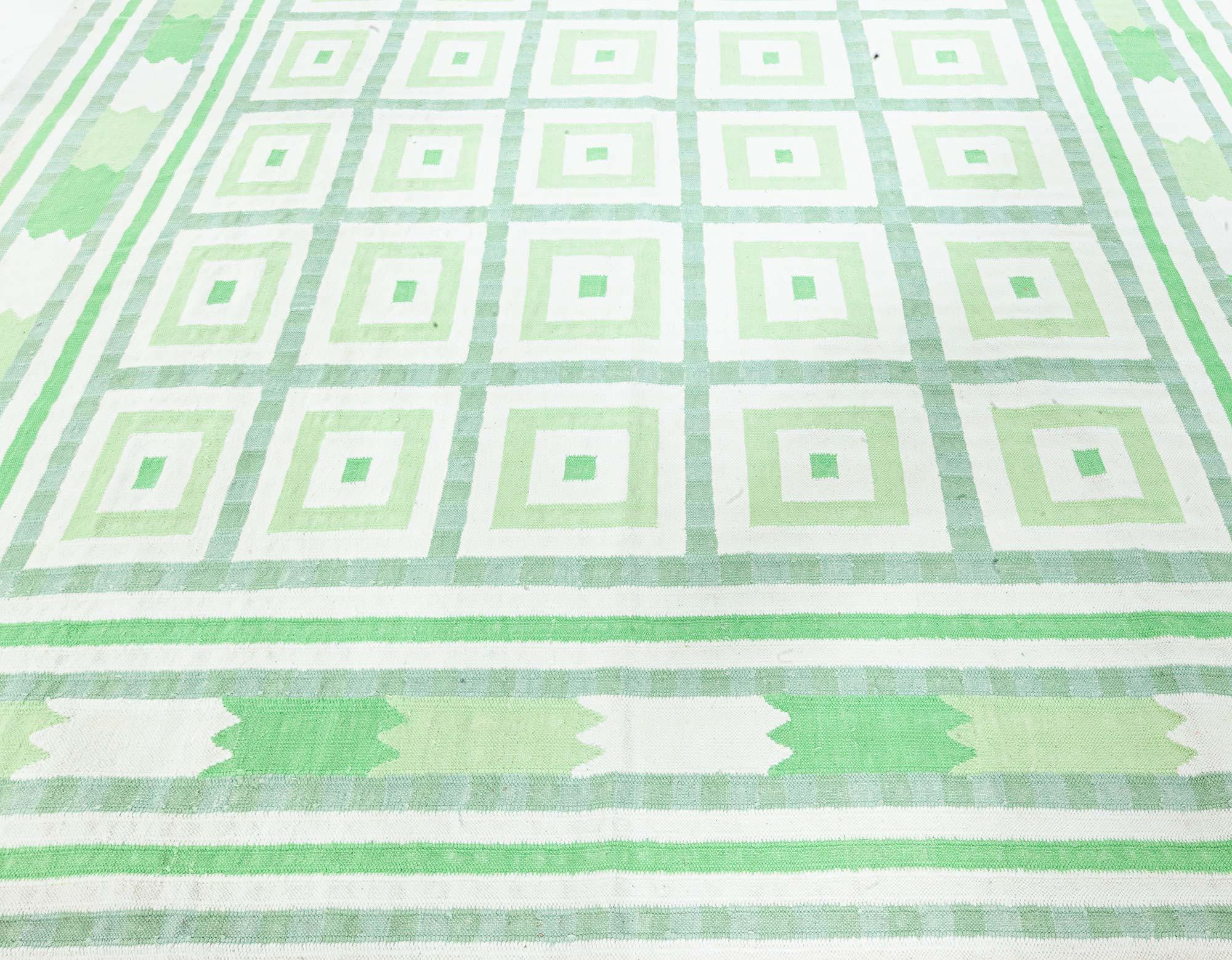 Vintage Indian Dhurrie Green Beige Rug In Good Condition For Sale In New York, NY