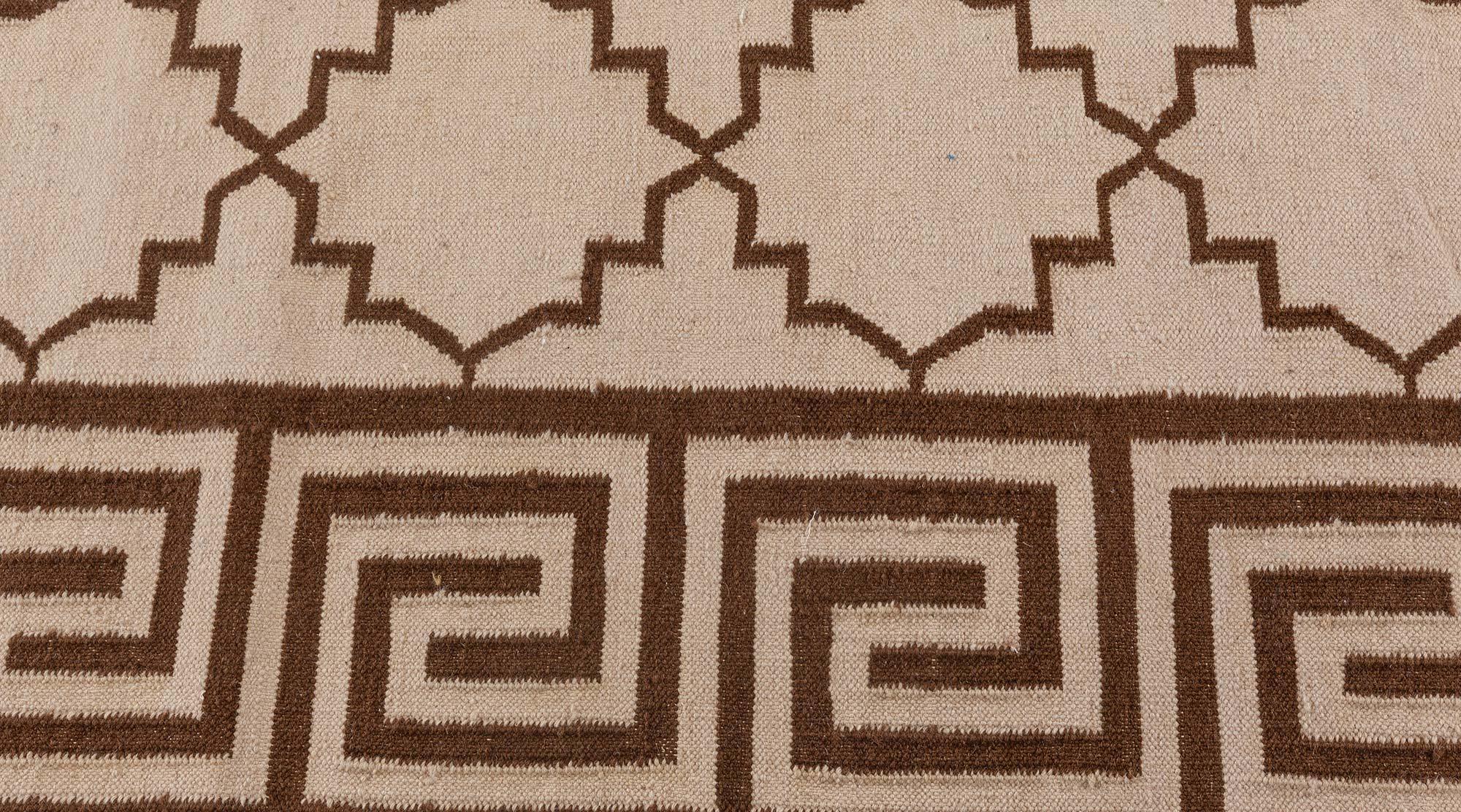 Vintage Indian Dhurrie rug
Size: 12'2