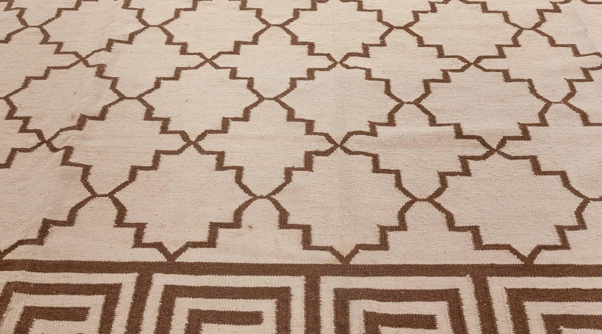 Vintage Indian Dhurrie Rug In Good Condition For Sale In New York, NY