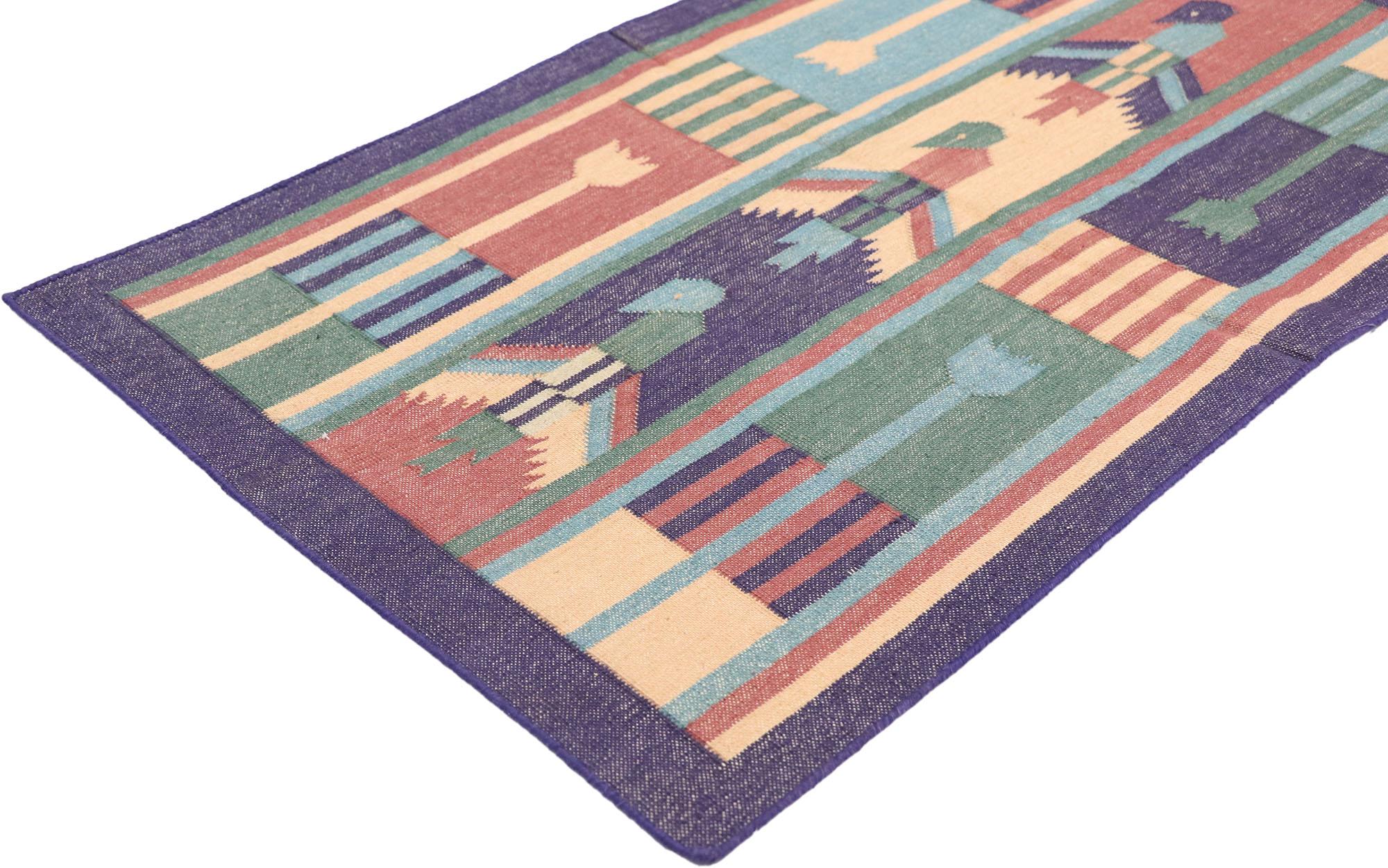 77912 Indischer Dhurrie-Teppich mit postmodernem kubistischem Stil 01'10 x 03'01. voller winziger Details und einem kühnen, ausdrucksstarken Design, kombiniert mit leuchtenden Farben und Tribal-Stil, ist dieser handgewebte indische Dhurrie-Teppich