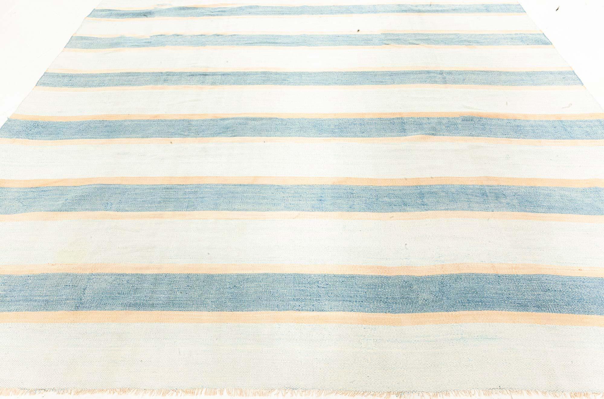 Vintage Indian Dhurrie Gestreift Blau Beige Elfenbein Teppich (Moderne der Mitte des Jahrhunderts) im Angebot