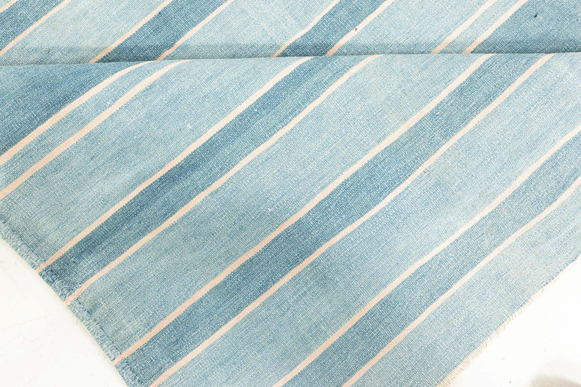 Vintage Indian Dhurrie Gestreift Blau Beige Elfenbein Teppich (Baumwolle) im Angebot