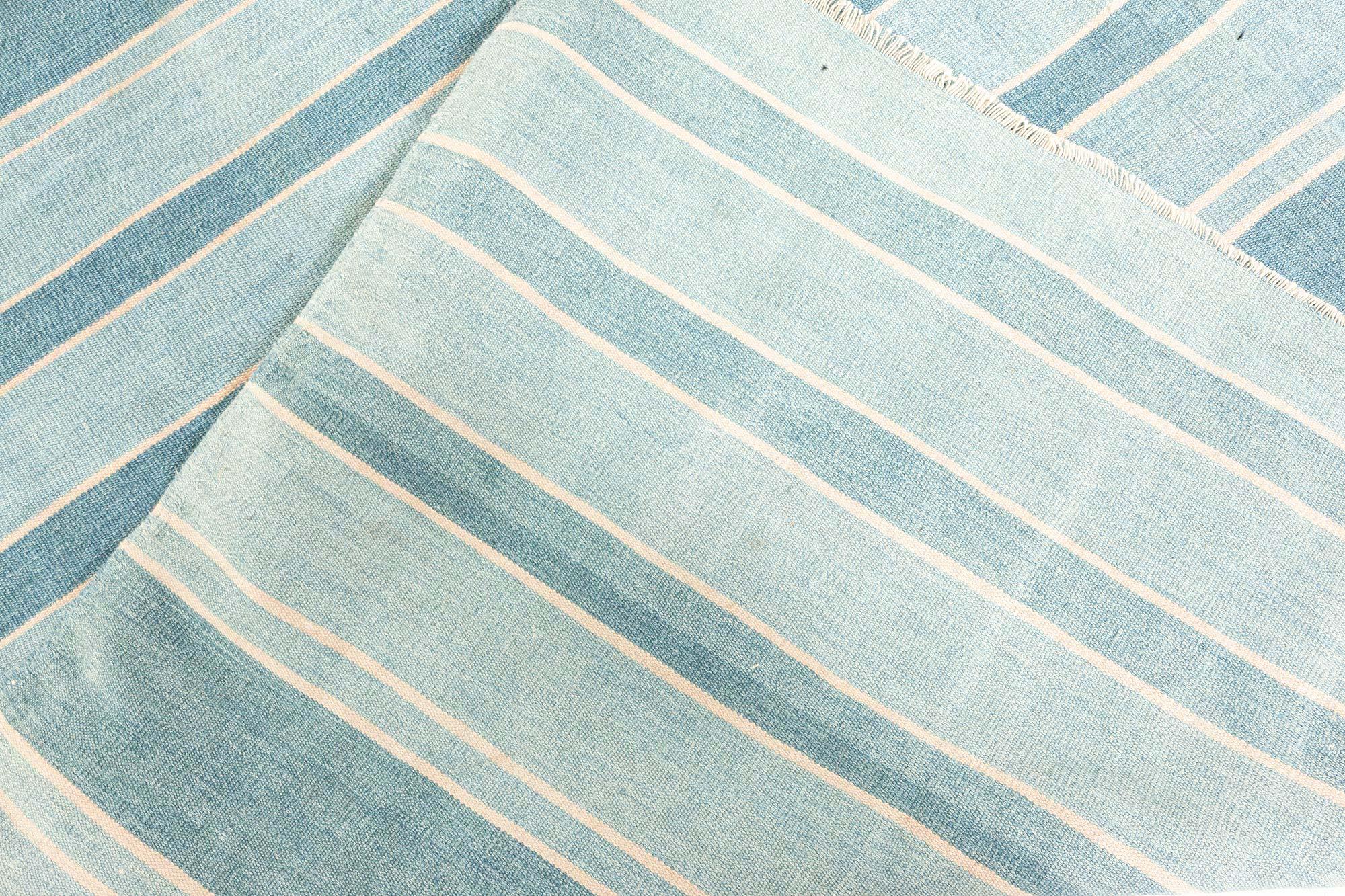 Vintage Indian Dhurrie Gestreift Blau Beige Elfenbein Teppich im Angebot 1