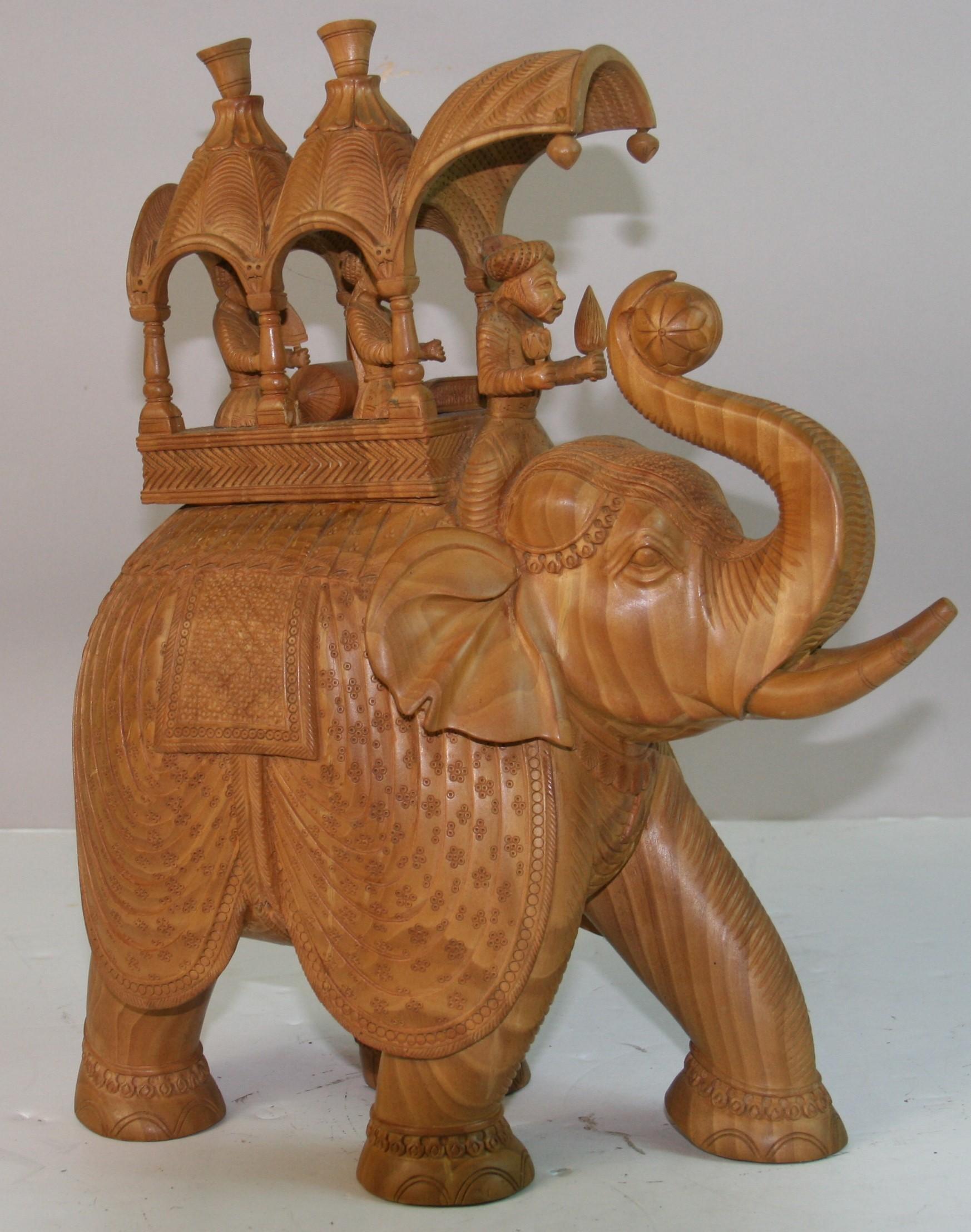 1757 Elefante indiano d'epoca con torso sollevato e passanti in braccio