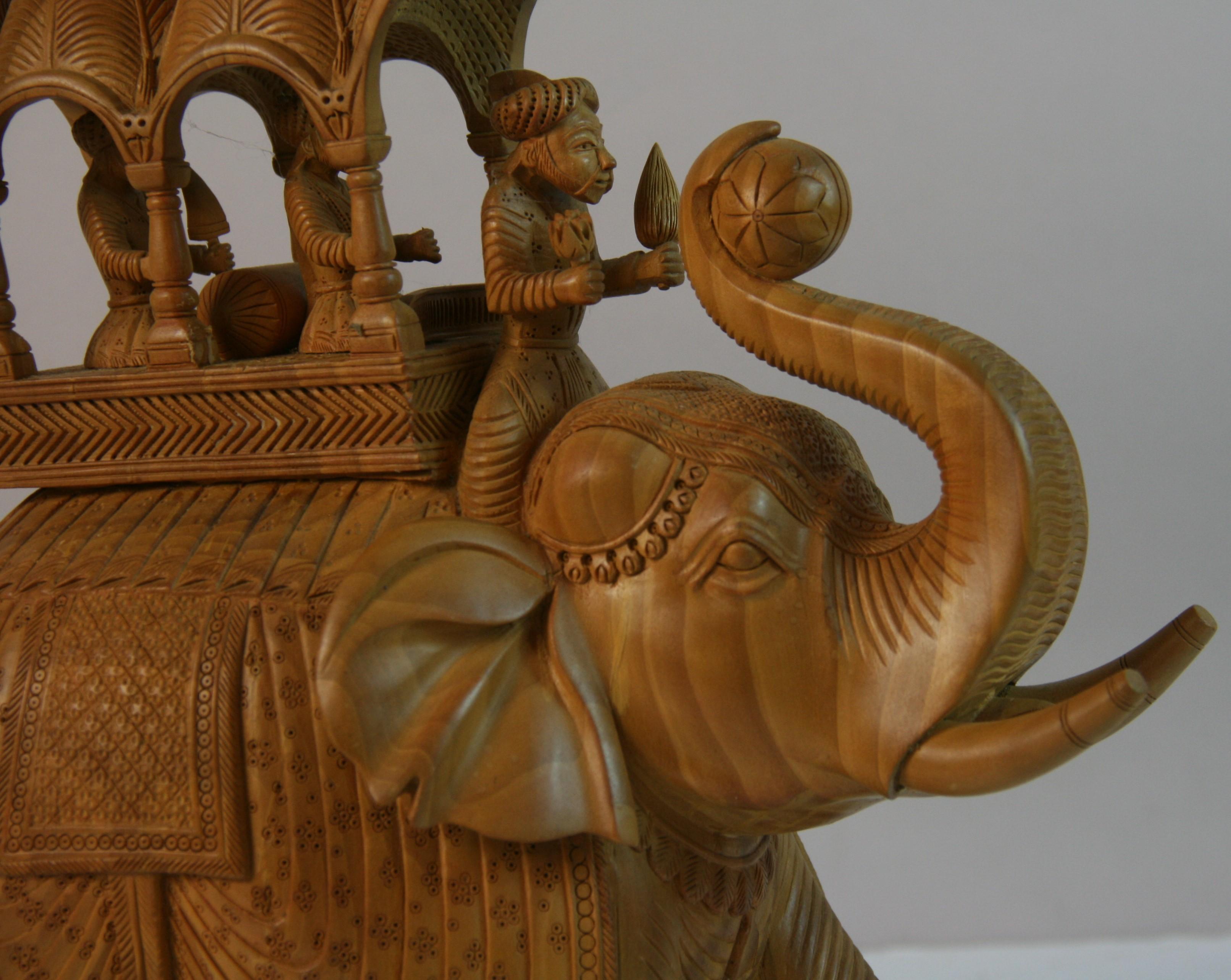 Elefante indiano d'epoca con passeggero In condizioni buone in vendita a Douglas Manor, NY