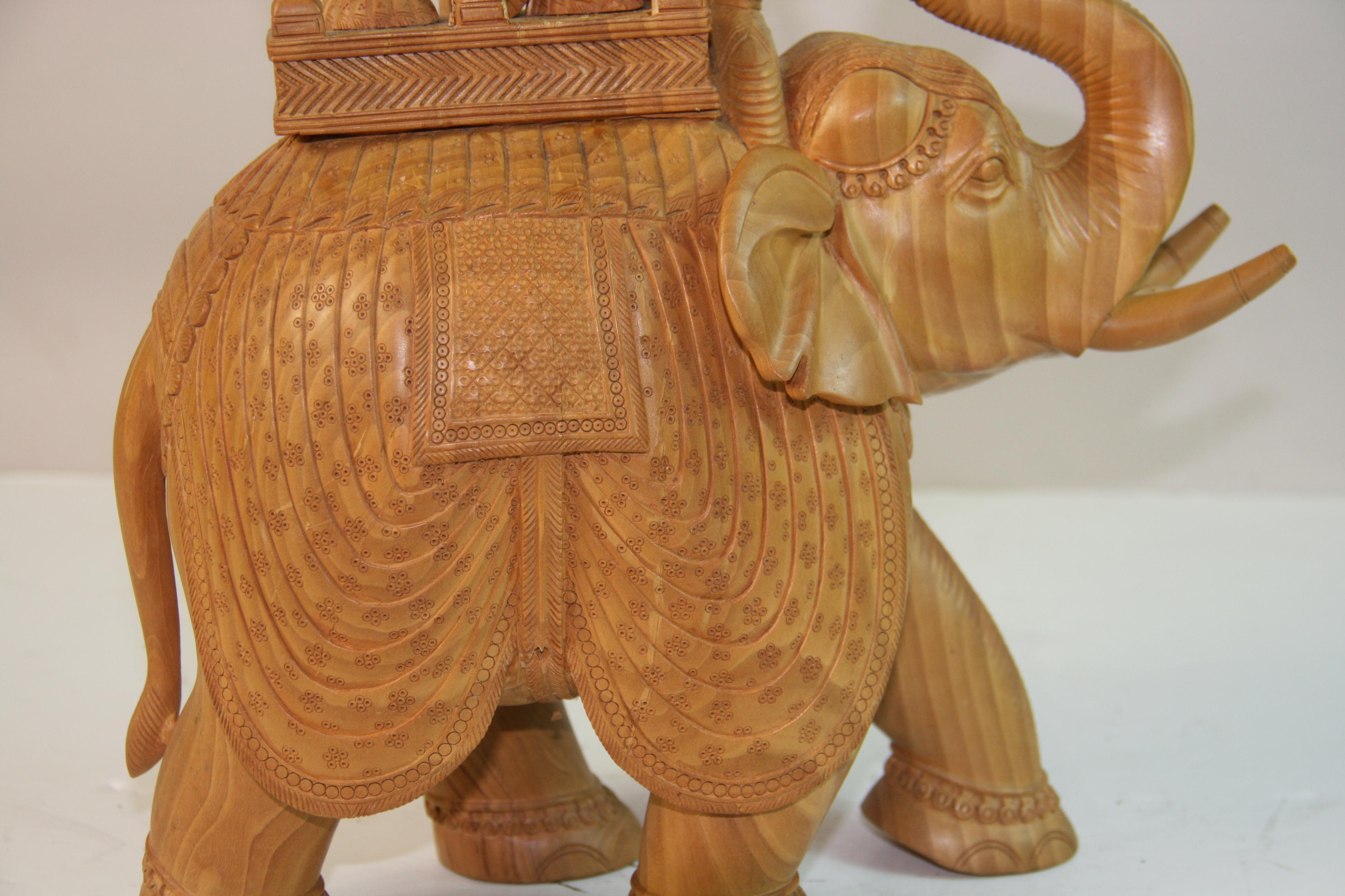 Elefante indiano d'epoca con passeggero in vendita 1
