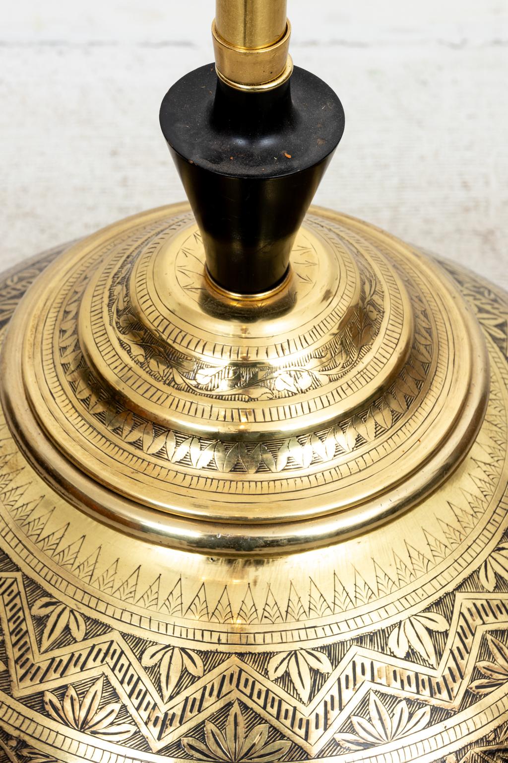 Circa mid-20th century vintage Hollywood Regency style Indian etched Brass urn form lamp in an Oversize scale with two lights on wood base. Shades not included. Very good vintage condition, please note of wear consistent with age and use.