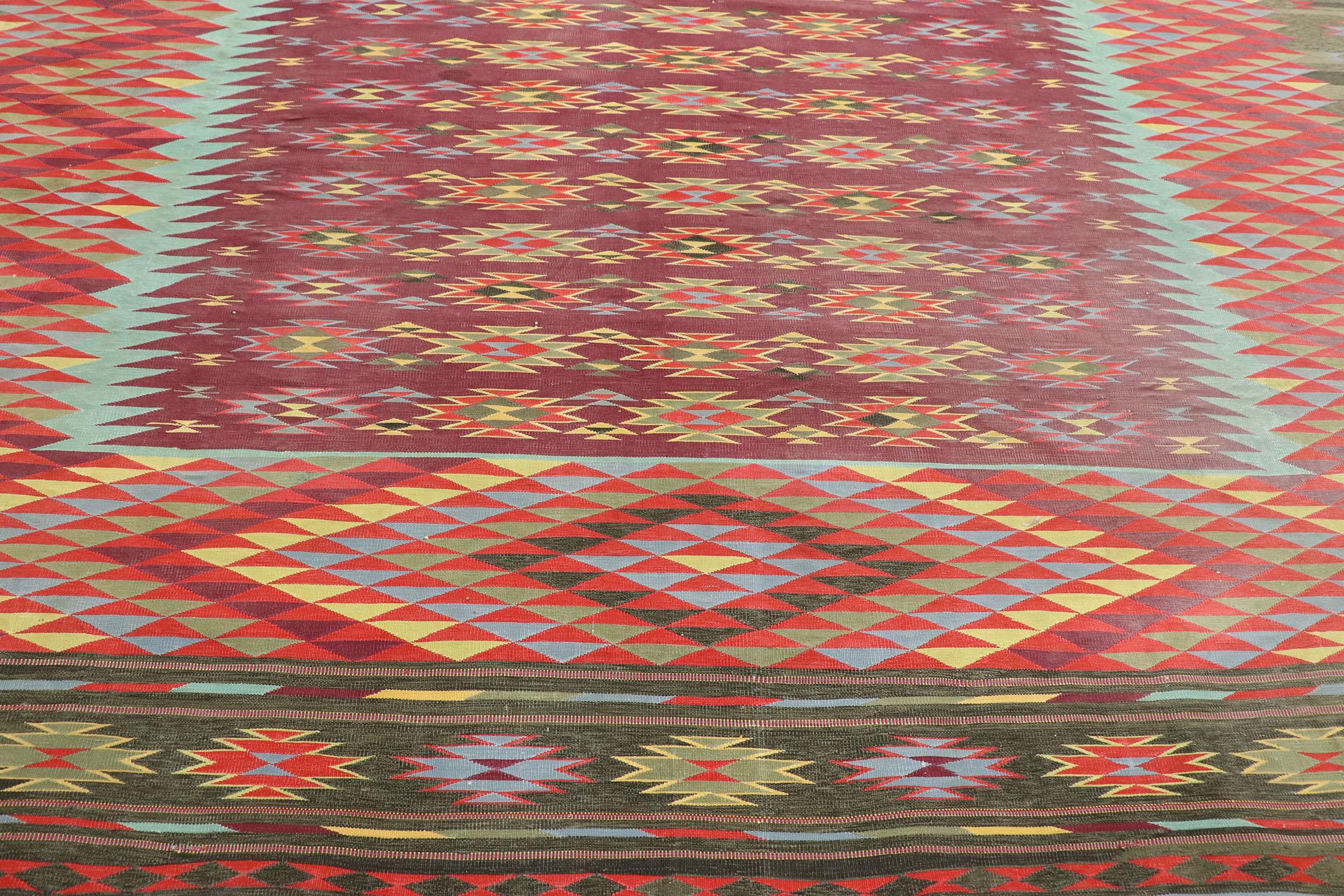 Vintage Indian Flat-Weave Dhurrie Room Size Kilim Rug with Southwestern Style In Good Condition For Sale In Dallas, TX