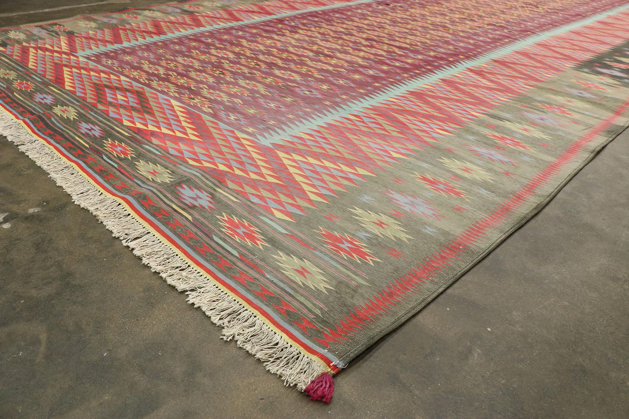Wool Vintage Indian Flat-Weave Dhurrie Room Size Kilim Rug with Southwestern Style For Sale