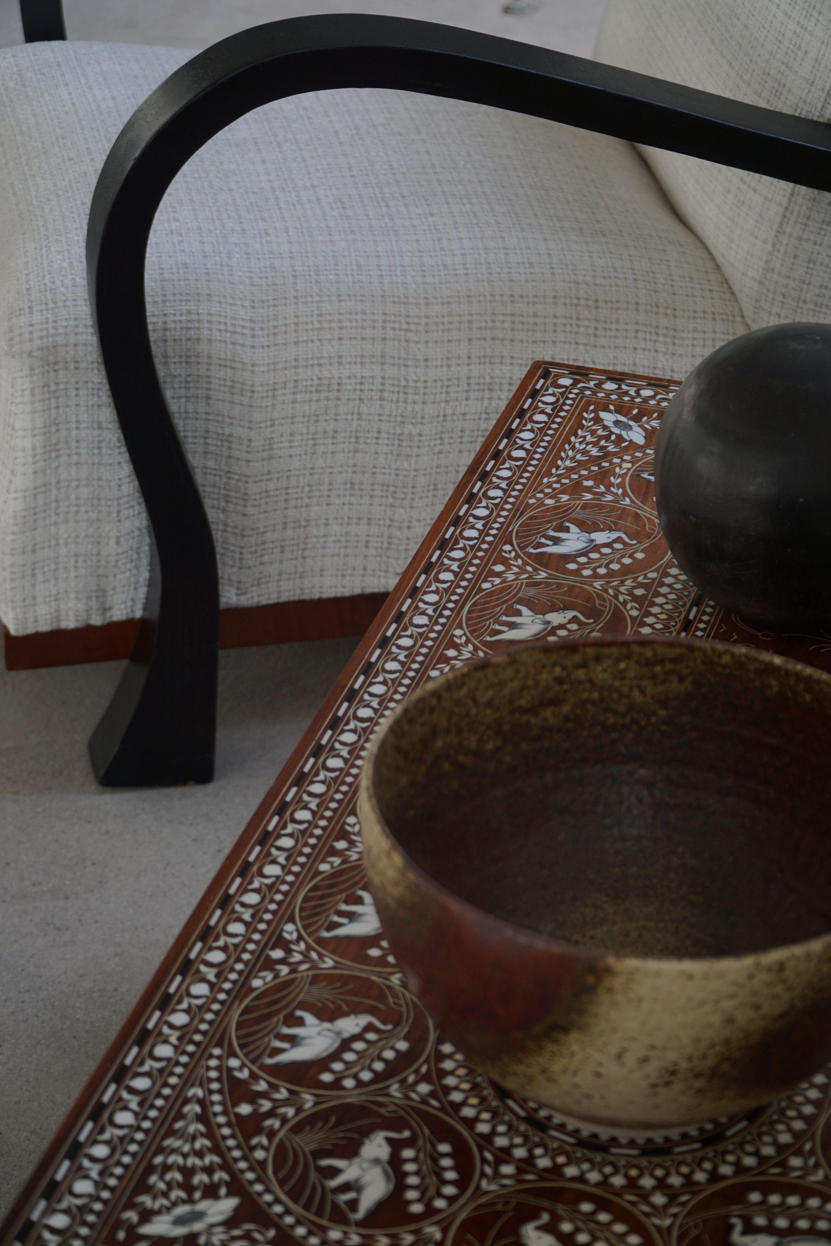 Vintage Indian Intarsien Teak Couchtisch mit Elefantenmotiven, Mitte 20. im Angebot 4
