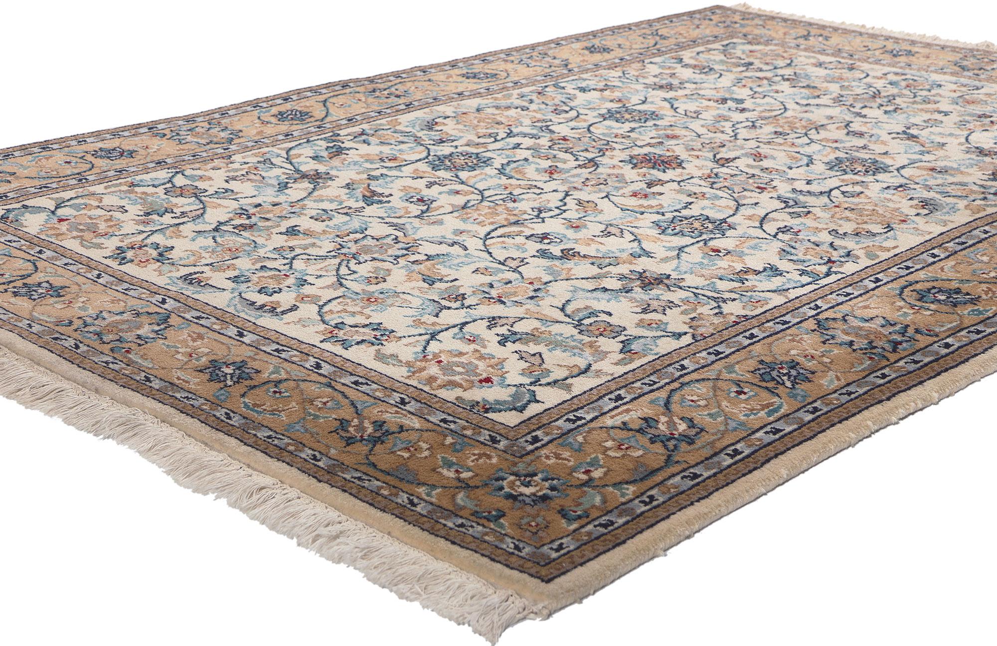 78691 Vintage Indischer Kashan Teppich, 04'01 x 06'00. Erleben Sie die exquisite Manifestation einer vergangenen Epoche - einen indischen Kashan-Teppich im Vintage-Stil, der die viktorianische Eleganz in ihrer reinsten Form verkörpert und sorgfältig