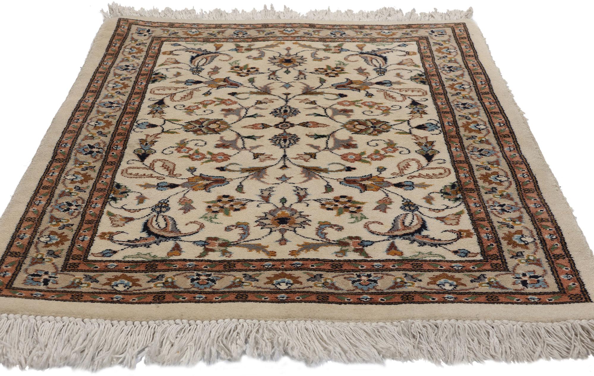 Indischer Kashan-Teppich im Vintage-Stil, zeitlose Eleganz trifft auf traditionelle Sensibilität (Kaschan) im Angebot