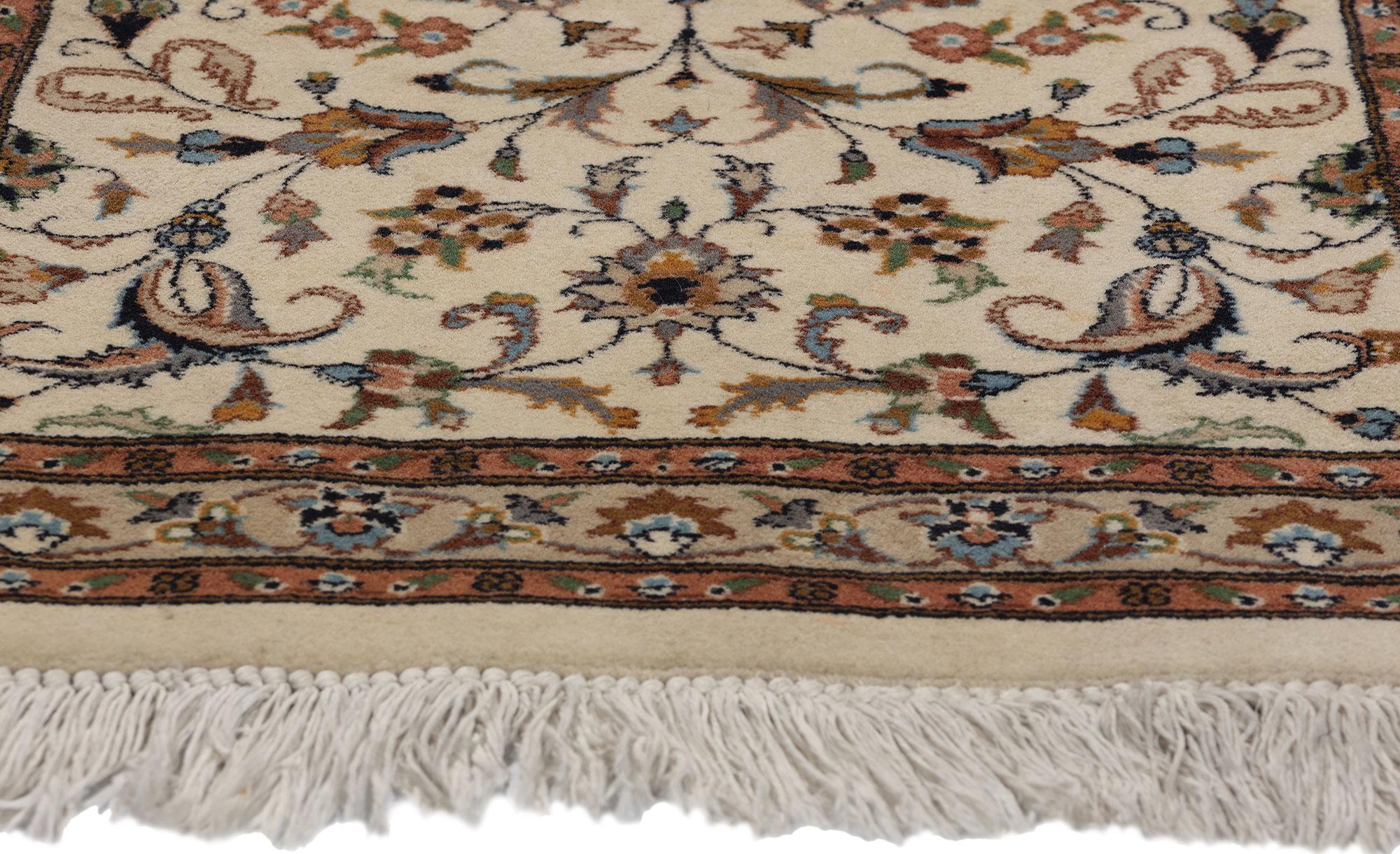 Indischer Kashan-Teppich im Vintage-Stil, zeitlose Eleganz trifft auf traditionelle Sensibilität (Handgeknüpft) im Angebot