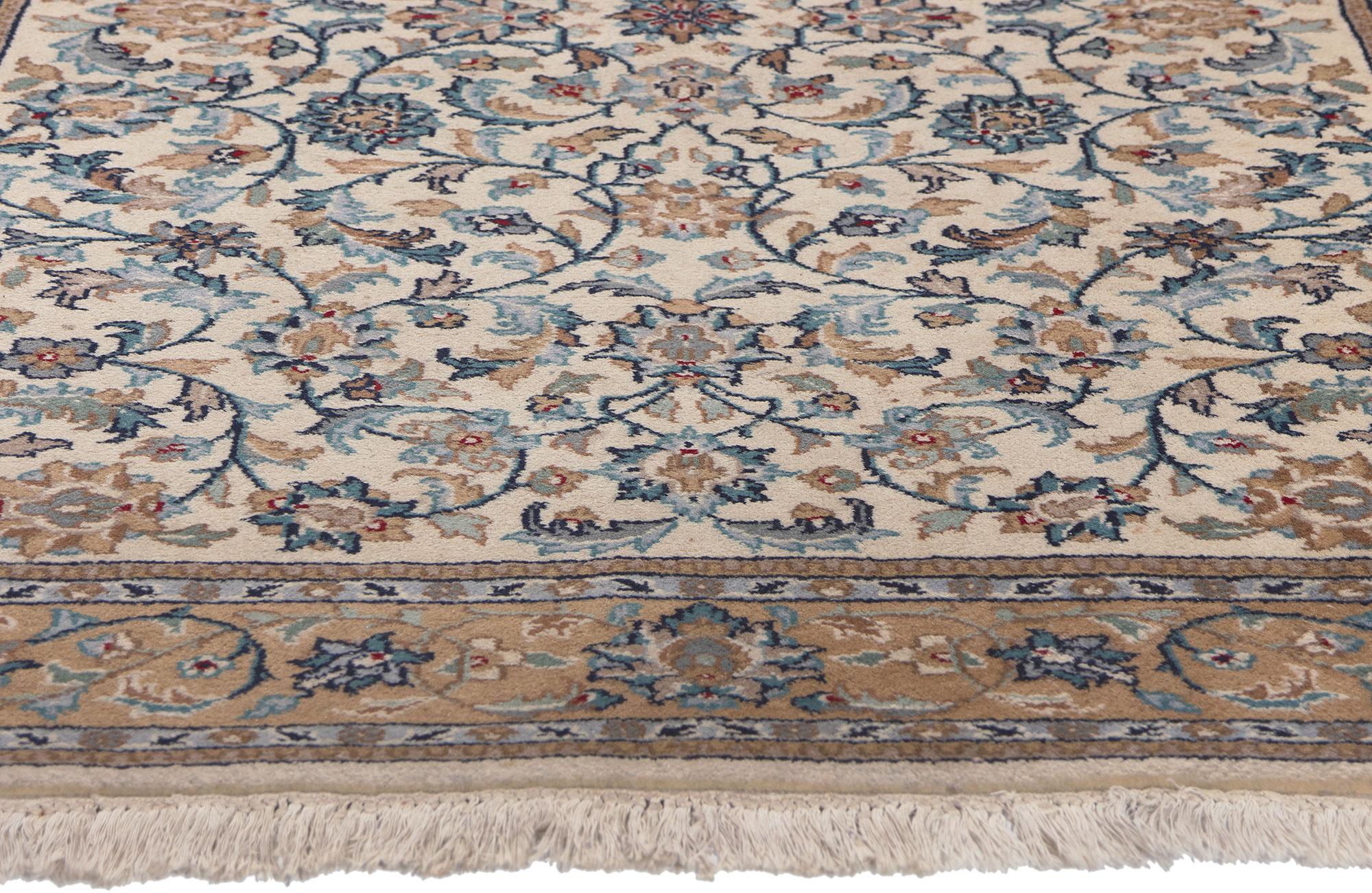 Indischer Kashan-Teppich im Vintage-Stil, zeitlose Eleganz trifft auf traditionelle Sensibilität (Handgeknüpft) im Angebot