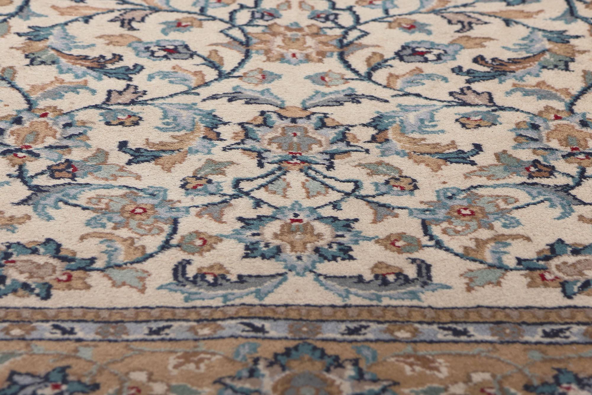 Indischer Kashan-Teppich im Vintage-Stil, zeitlose Eleganz trifft auf traditionelle Sensibilität im Zustand „Gut“ im Angebot in Dallas, TX