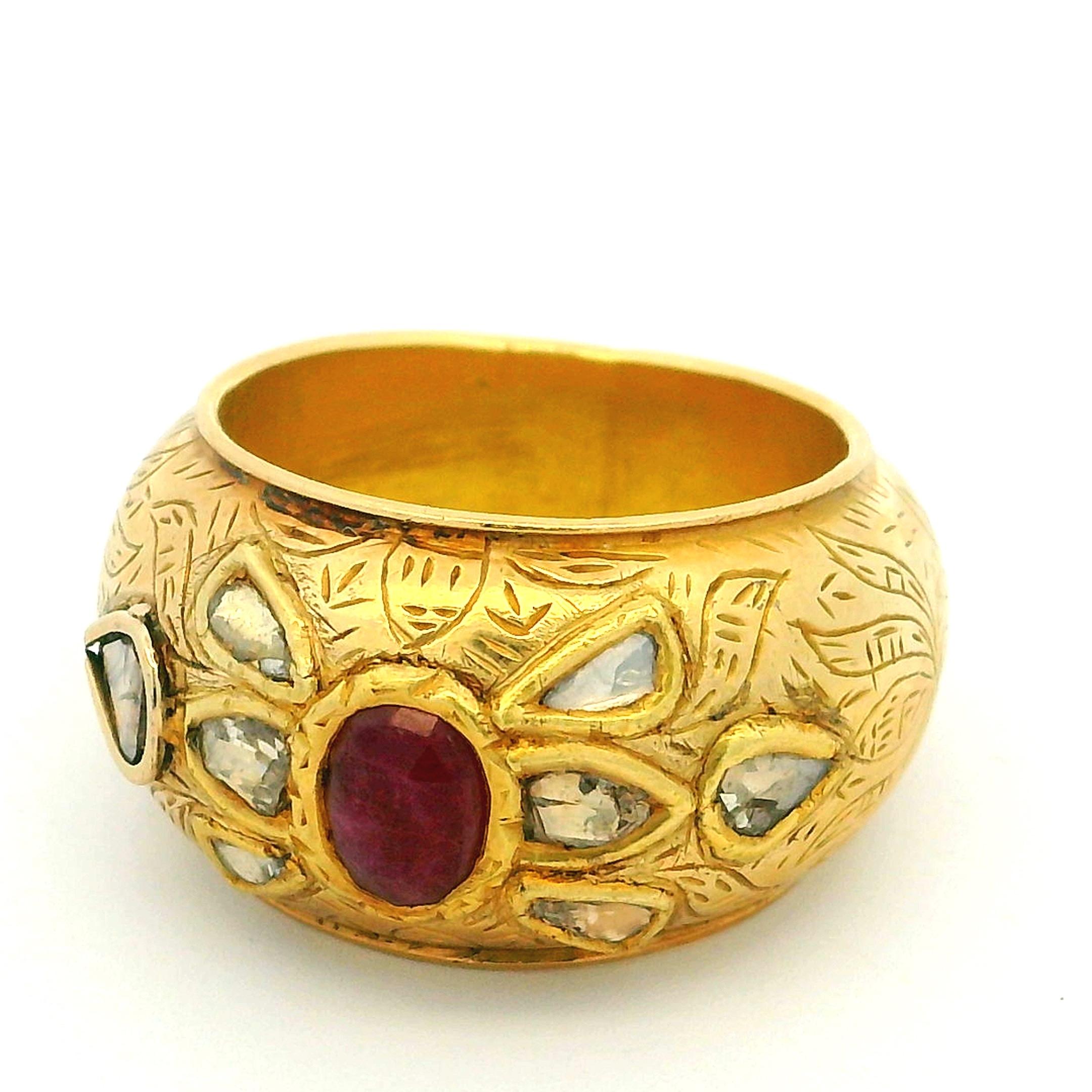 Vintage Indian Kundan 18K Gold Ring with 1ct Ruby and 1.8ct Rose-Cut Diamonds (bague indienne en or 18 carats avec un rubis de 1 carat et des diamants taillés en rose de 1,8 carat) en vente 5