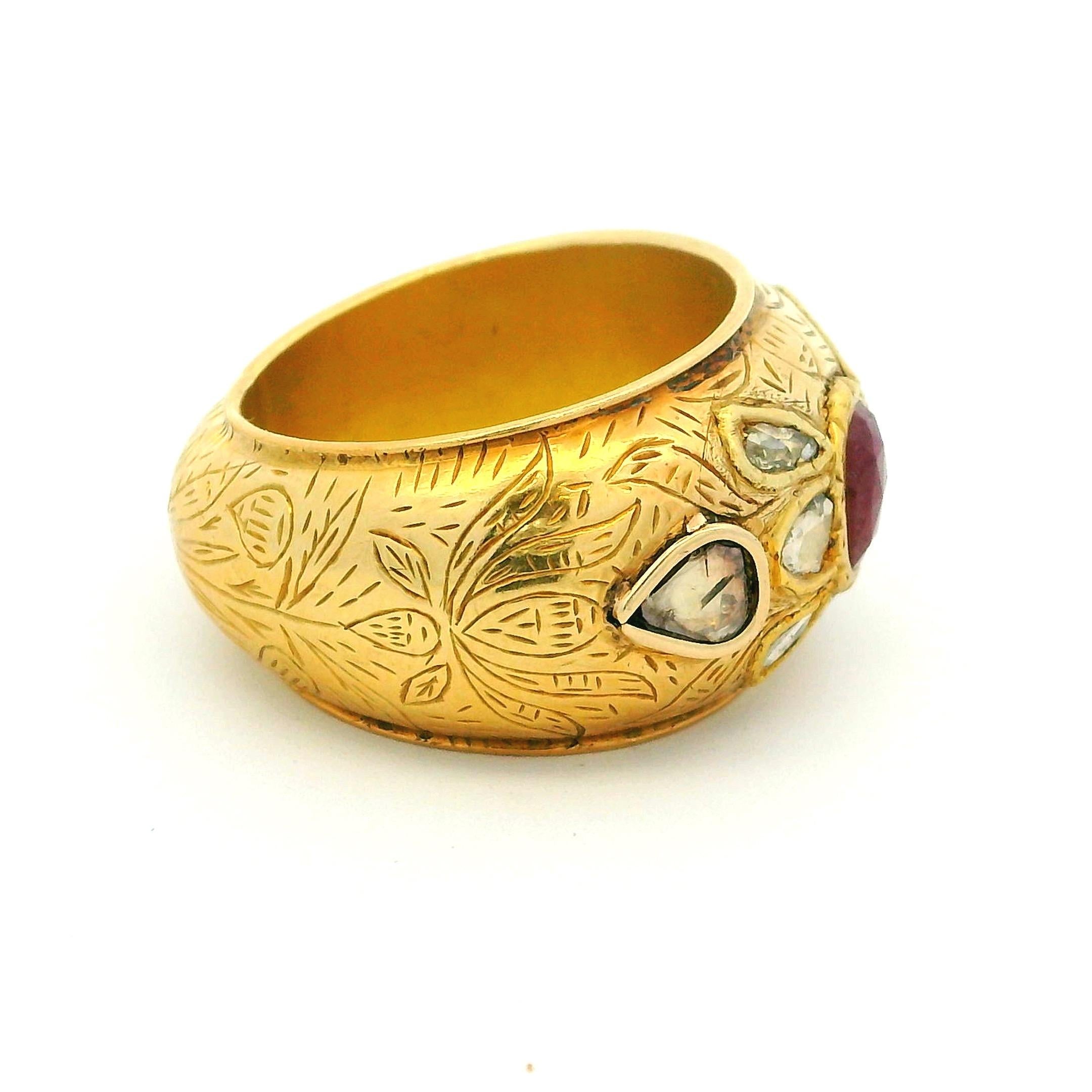 Vintage Indian Kundan 18K Gold Ring with 1ct Ruby and 1.8ct Rose-Cut Diamonds (bague indienne en or 18 carats avec un rubis de 1 carat et des diamants taillés en rose de 1,8 carat) en vente 2