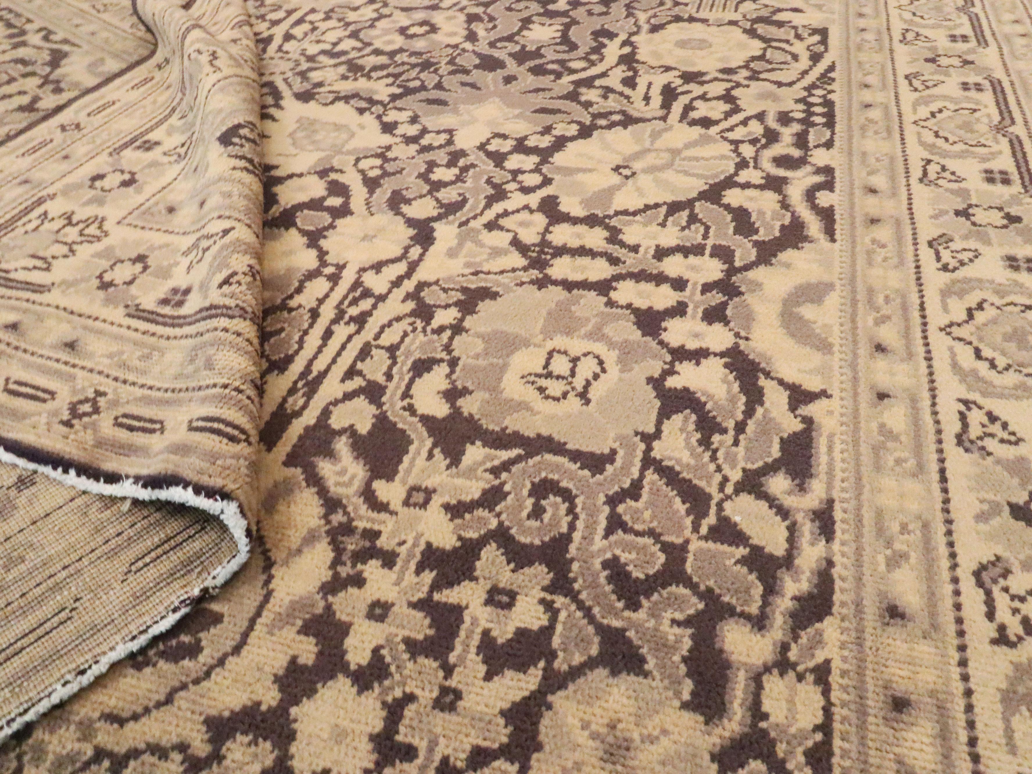 Tapis indien vintage de Lahore en vente 1