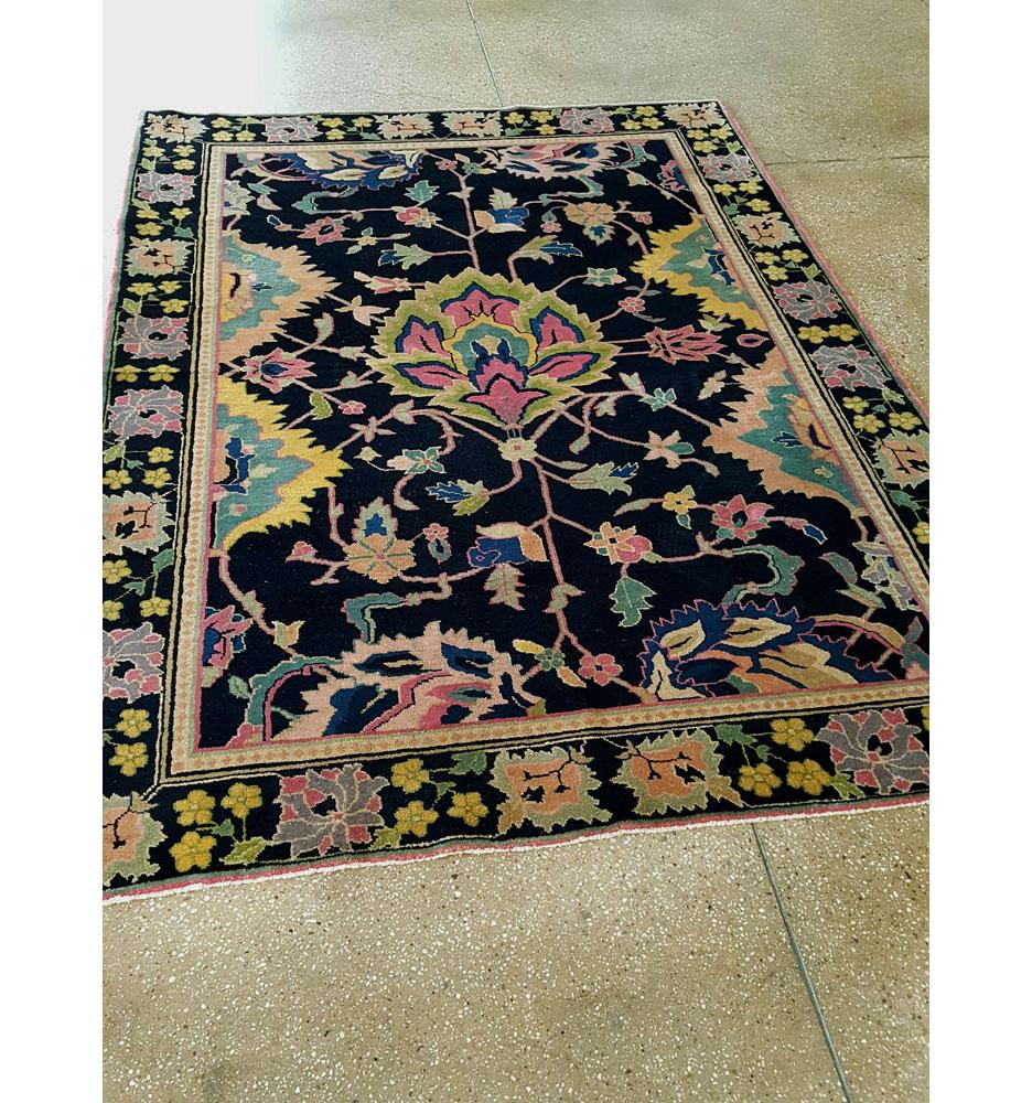 Vintage Indian Lahore Rug In Good Condition For Sale In New York, NY