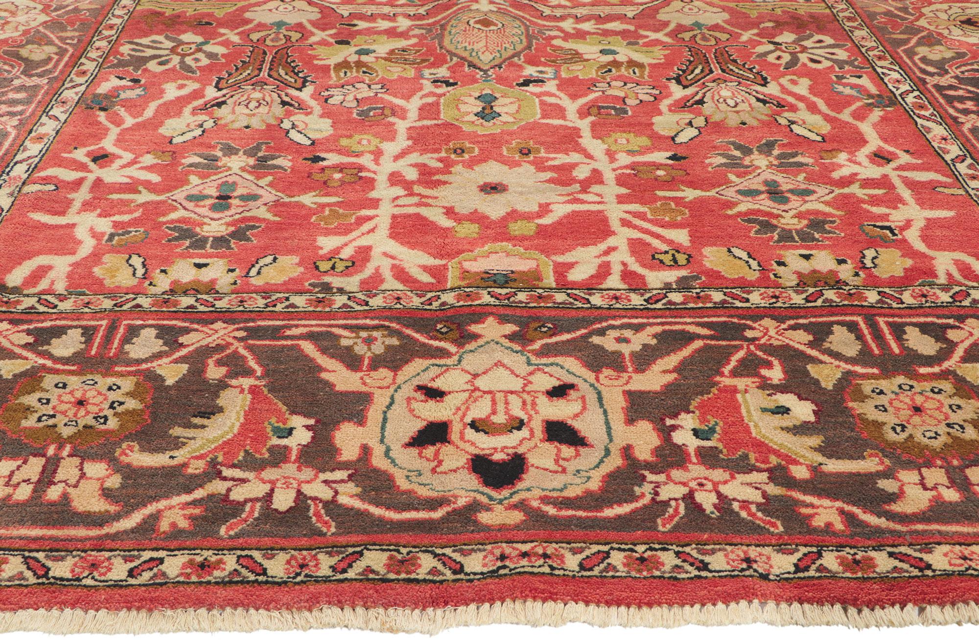 Vintage Indian Mahal Rug with Warm Earth-Tone Colors In Good Condition For Sale In Dallas, TX