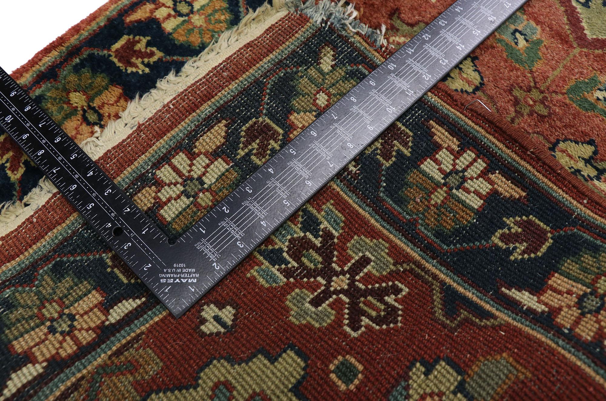 1970's Indian Mahal Carpet with Traditional Style In Good Condition For Sale In Dallas, TX