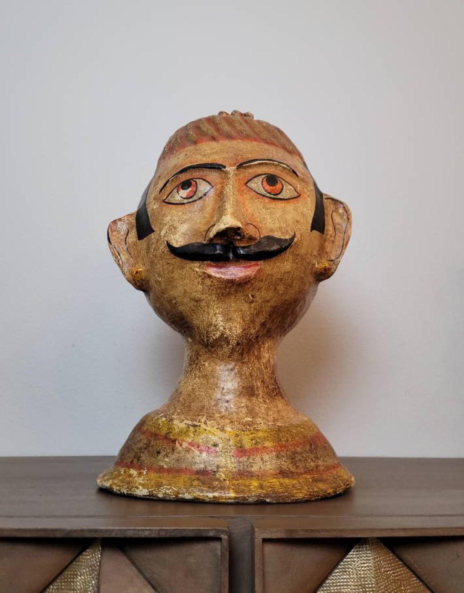 Indische Noble Papier Mache Maharajah-Büste-Skulptur, Maharajah, Vintage im Zustand „Gut“ im Angebot in Forney, TX