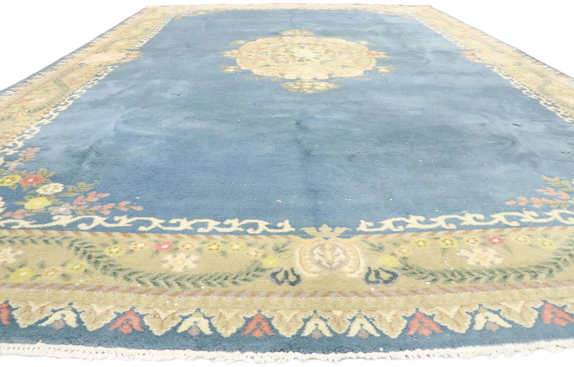 Provincial français Tapis de palais indien vintage avec style romantique de campagne anglaise en vente