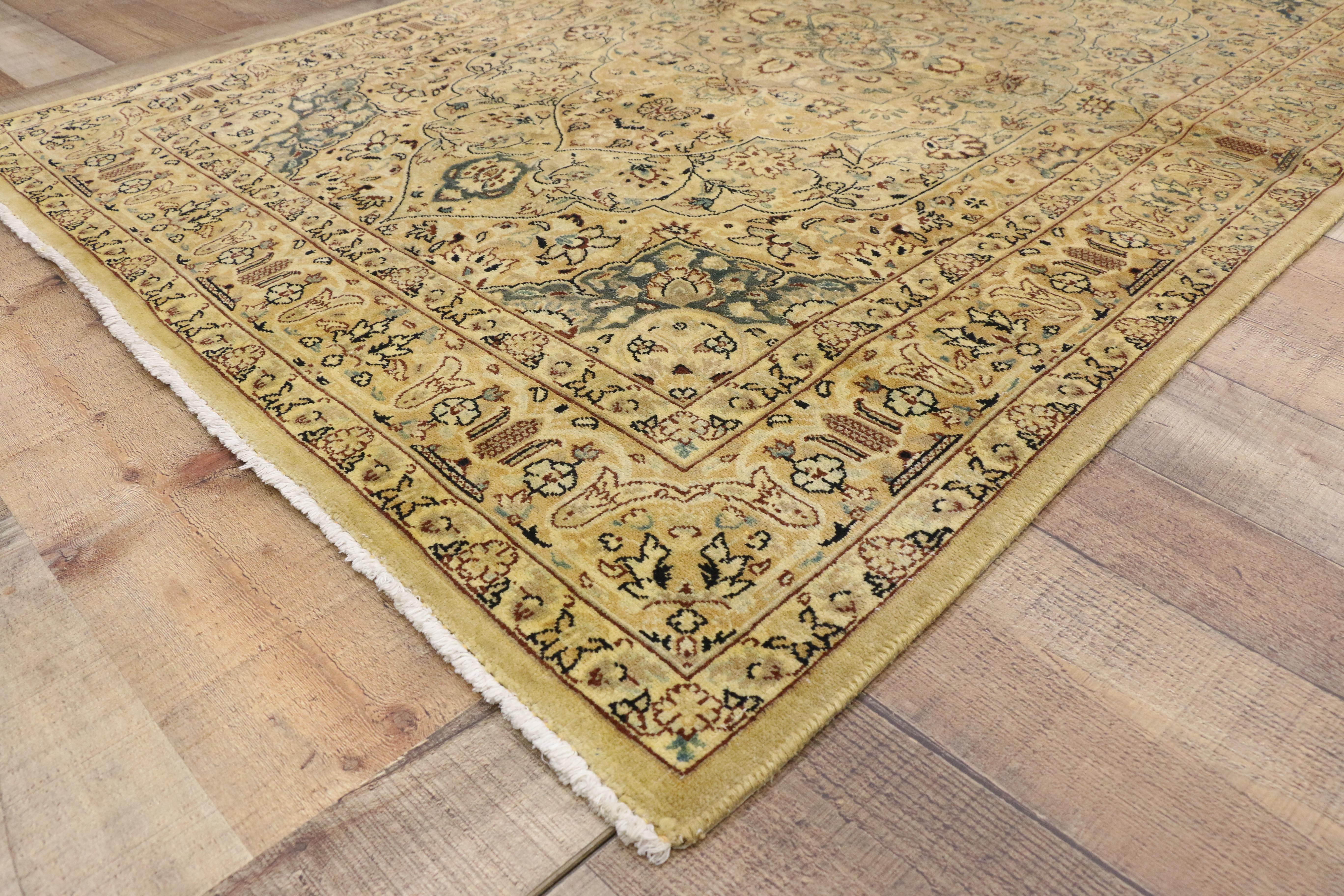74339, vintage Indian Persian design accent rug with traditional modern style. This hand-knotted wool vintage Persian design accent rug features a large floral medallion set with a quatrefoil pattern. Concentric lobed ovals surround creating a cut