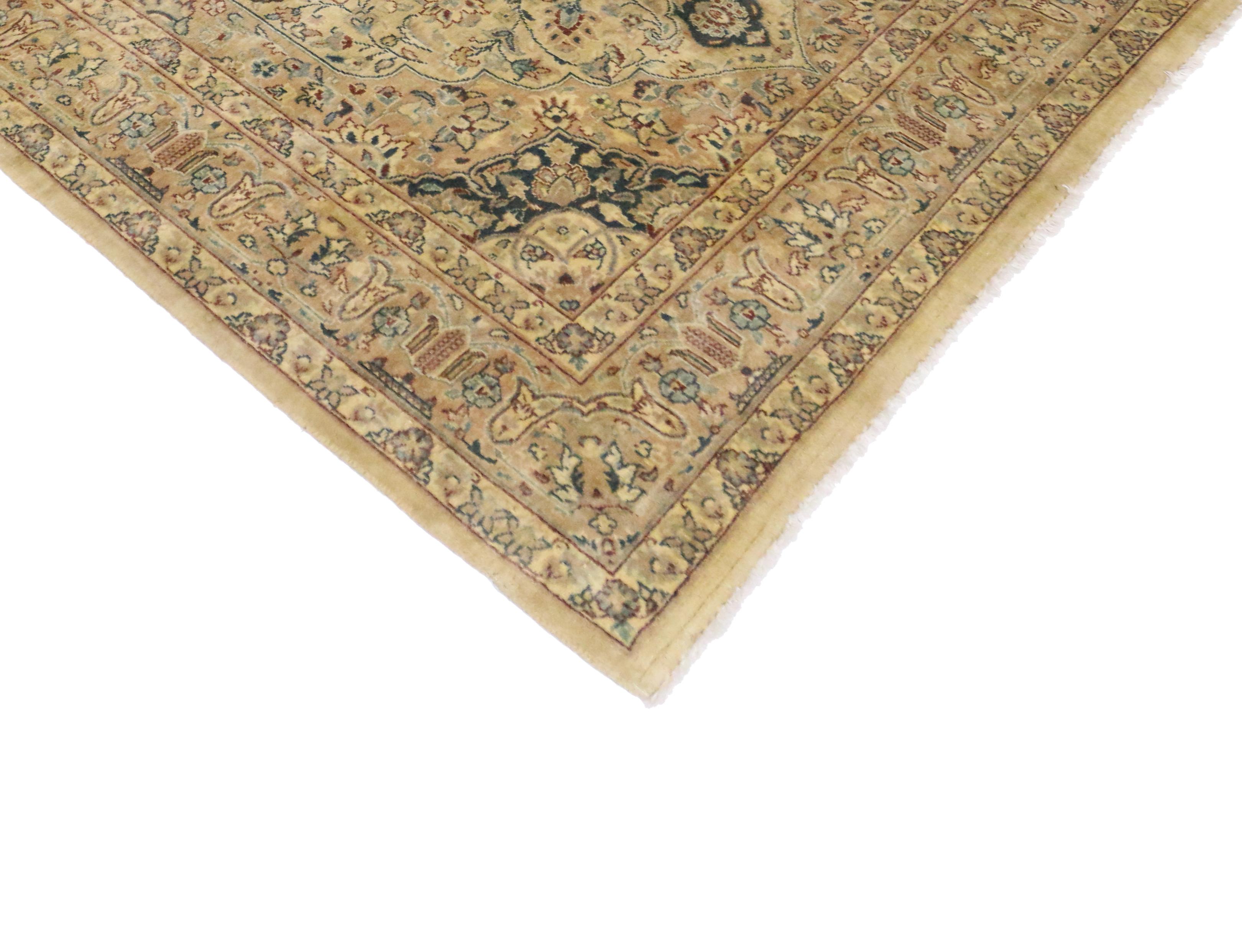 20th Century Vintage Indian Persian Design Accent Rug with Traditional Modern Style For Sale