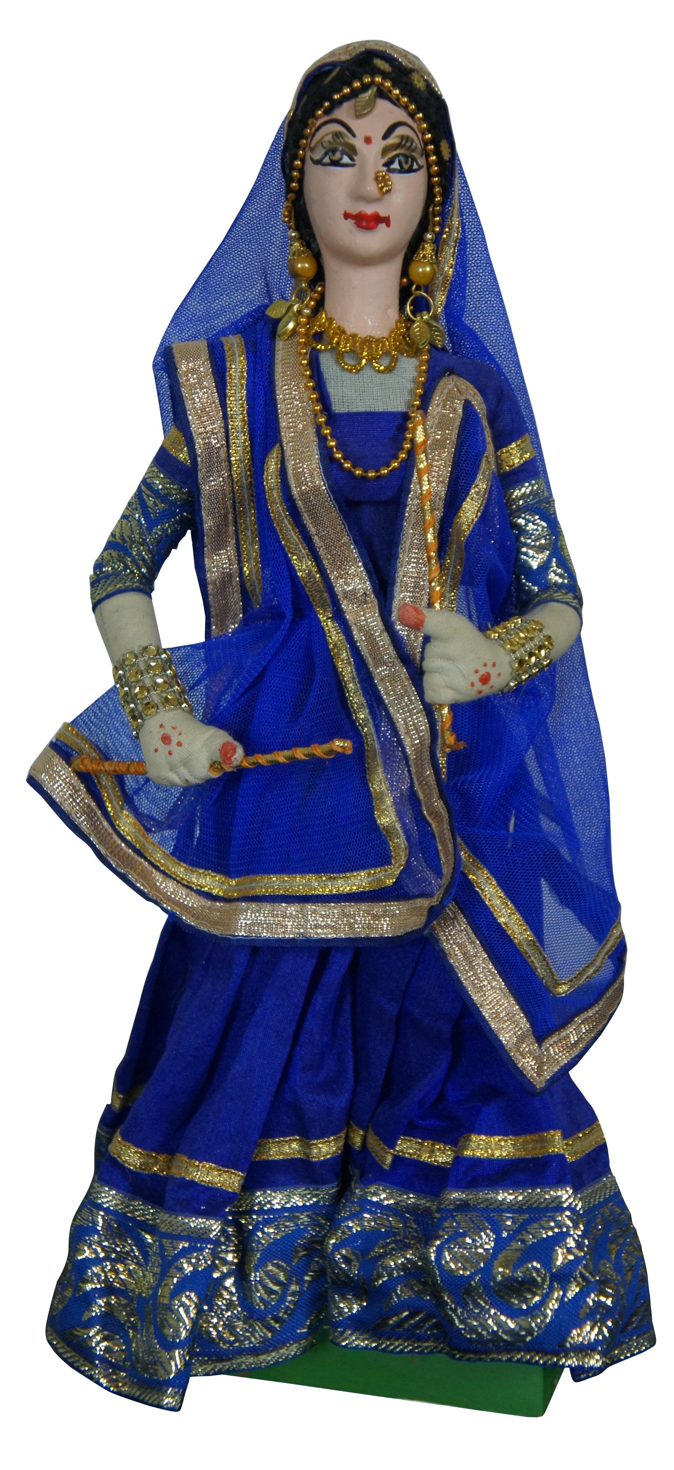 Vintage Indian Radha Krishna Gopi God Goddess Temple Idol Doll Figurines In Good Condition In Dayton, OH