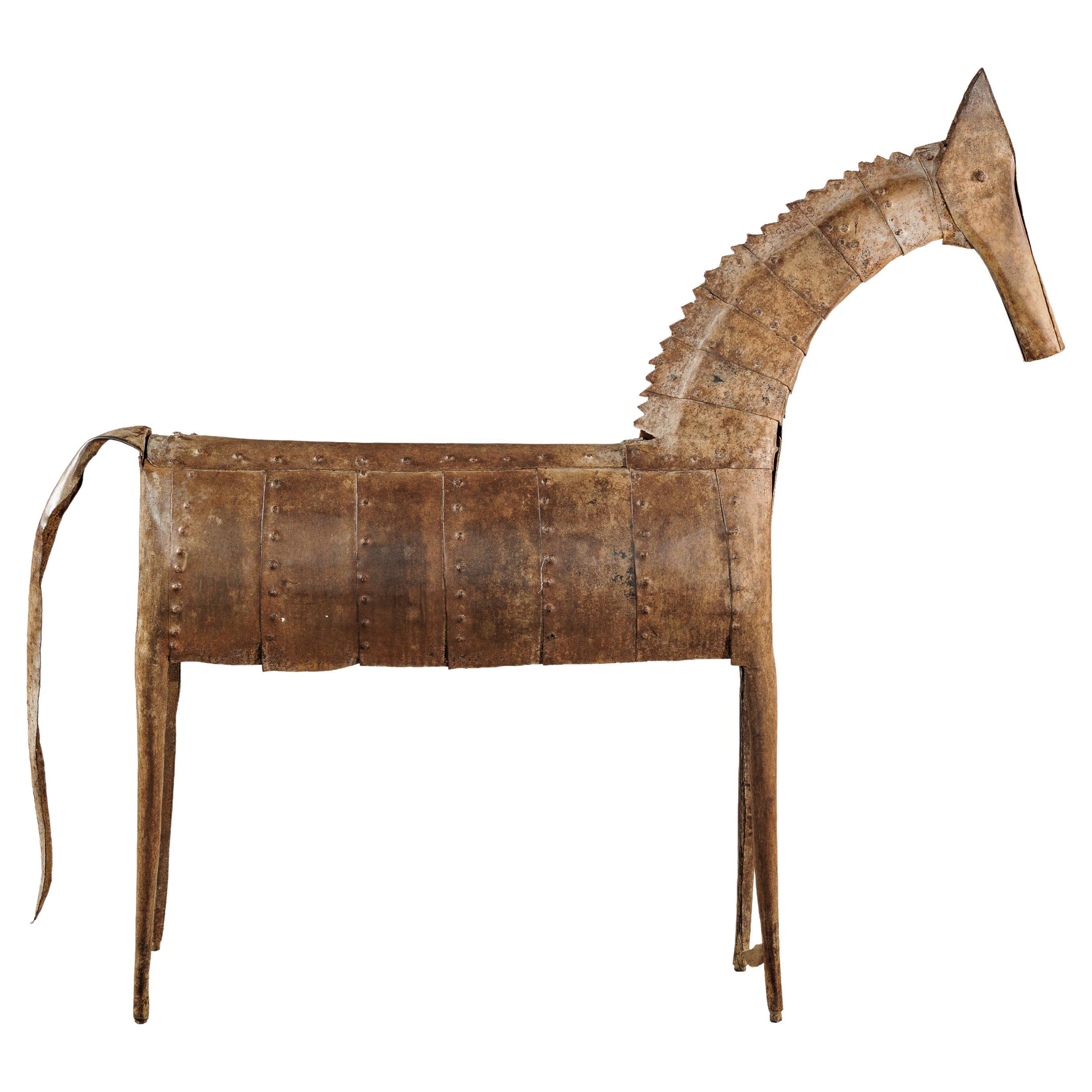 Vintage Indian Riveted Iron Horse Sculpture with Rustic Patina (Sculpture indienne en fer riveté avec patine rustique)