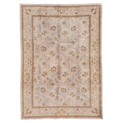 Vintage Indischer Teppich Elfenbeinfarbener Grund mit weichem floralem Spalier Design