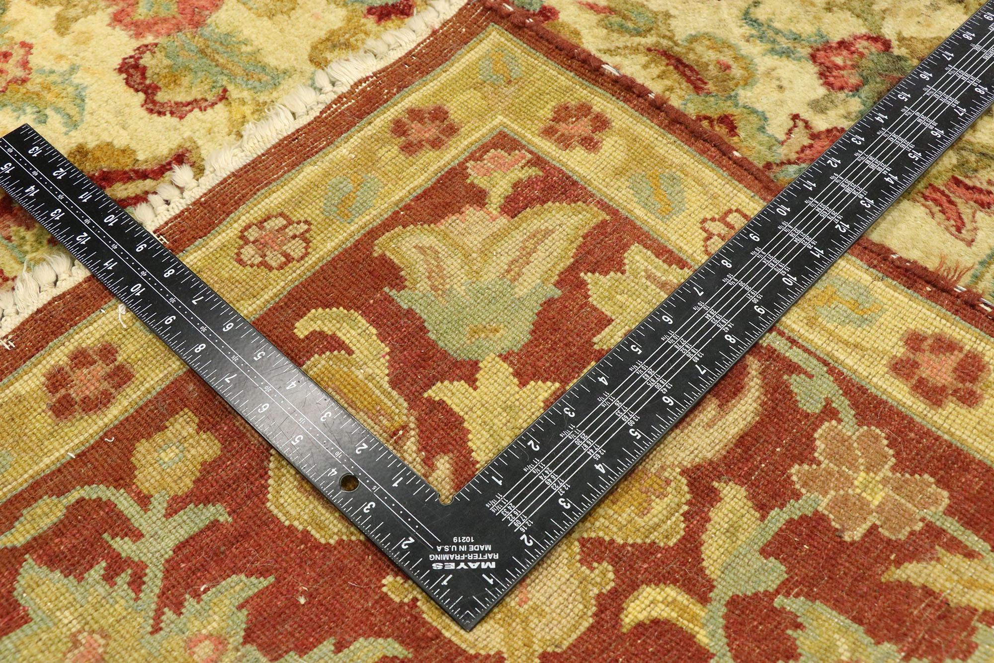 Indischer Vintage-Teppich im Arts & Crafts-Stil, inspiriert von William Morris im Zustand „Gut“ im Angebot in Dallas, TX
